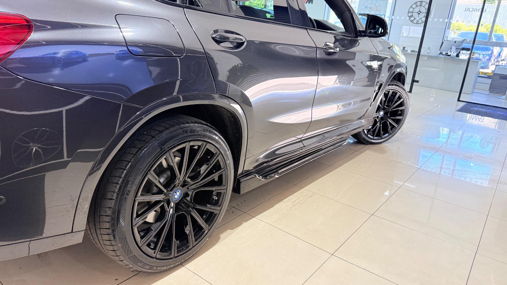 BMW X4 view 18