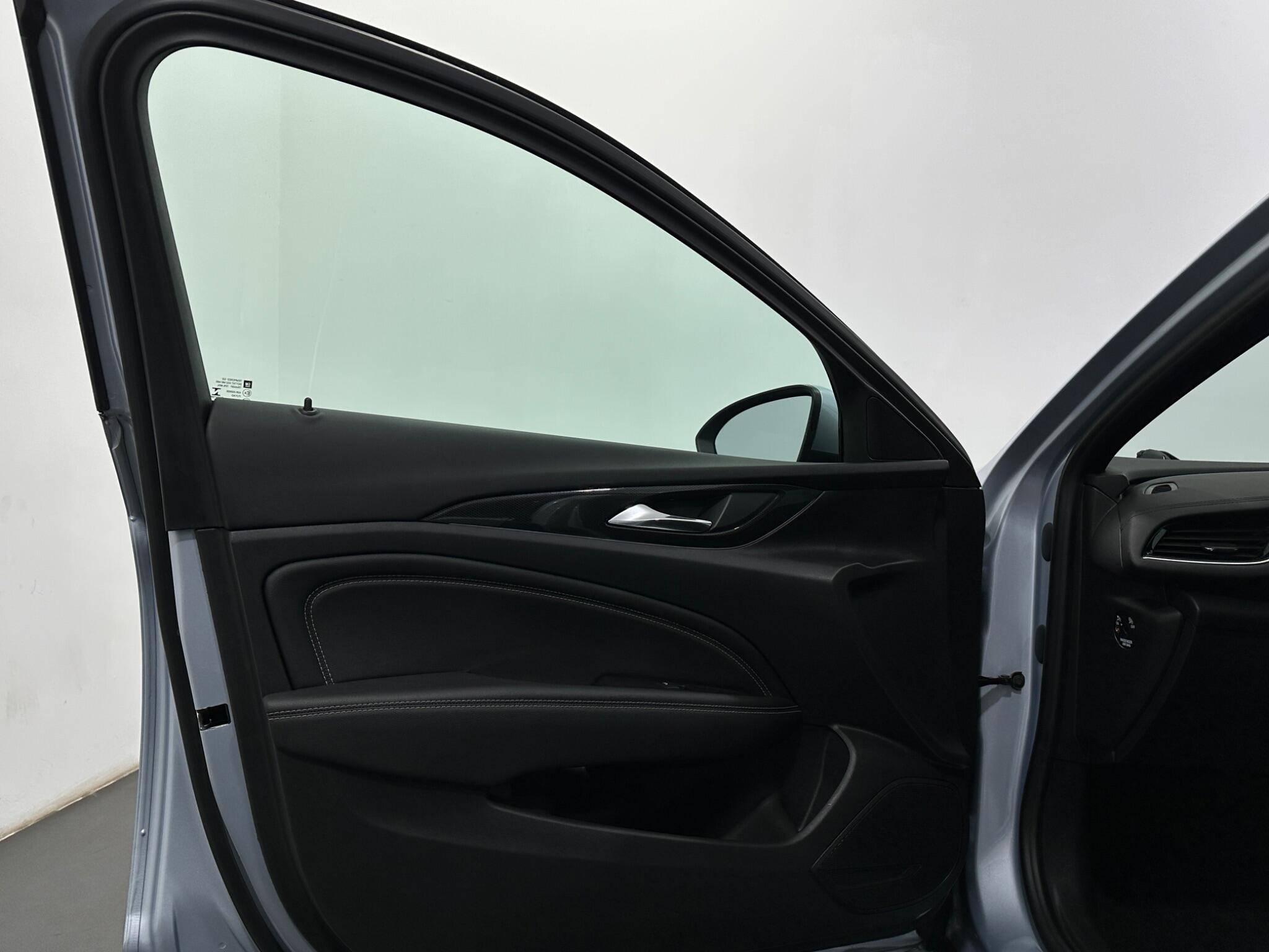 Vauxhall Insignia view 33
