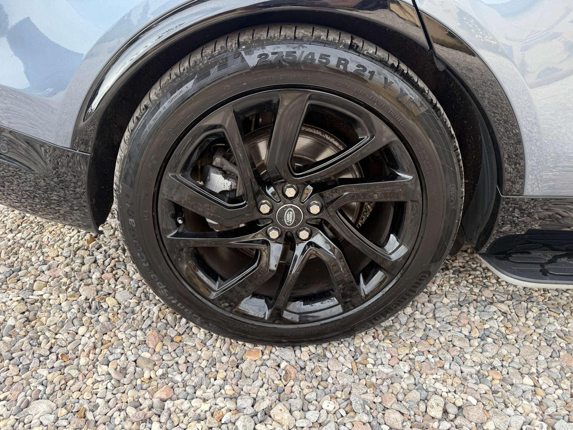 Land Rover Discovery view 11