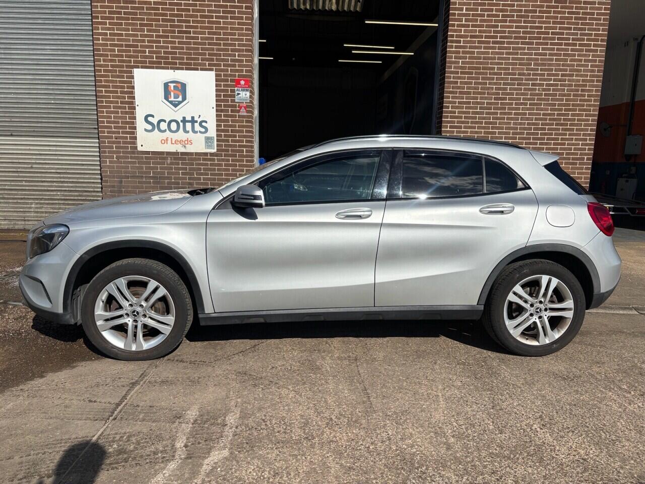 Mercedes-Benz Gla view 4
