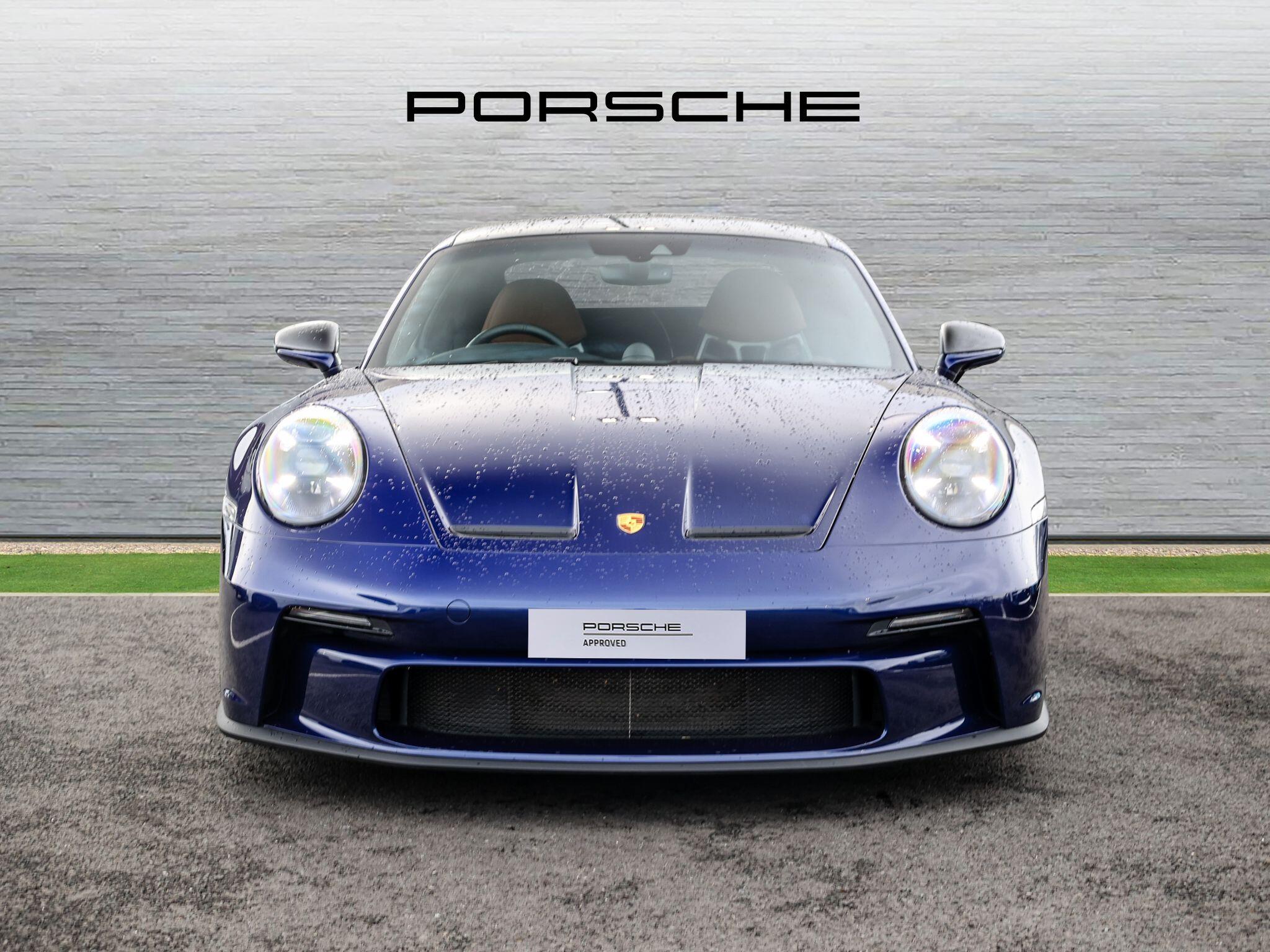 Porsche 911 view 39