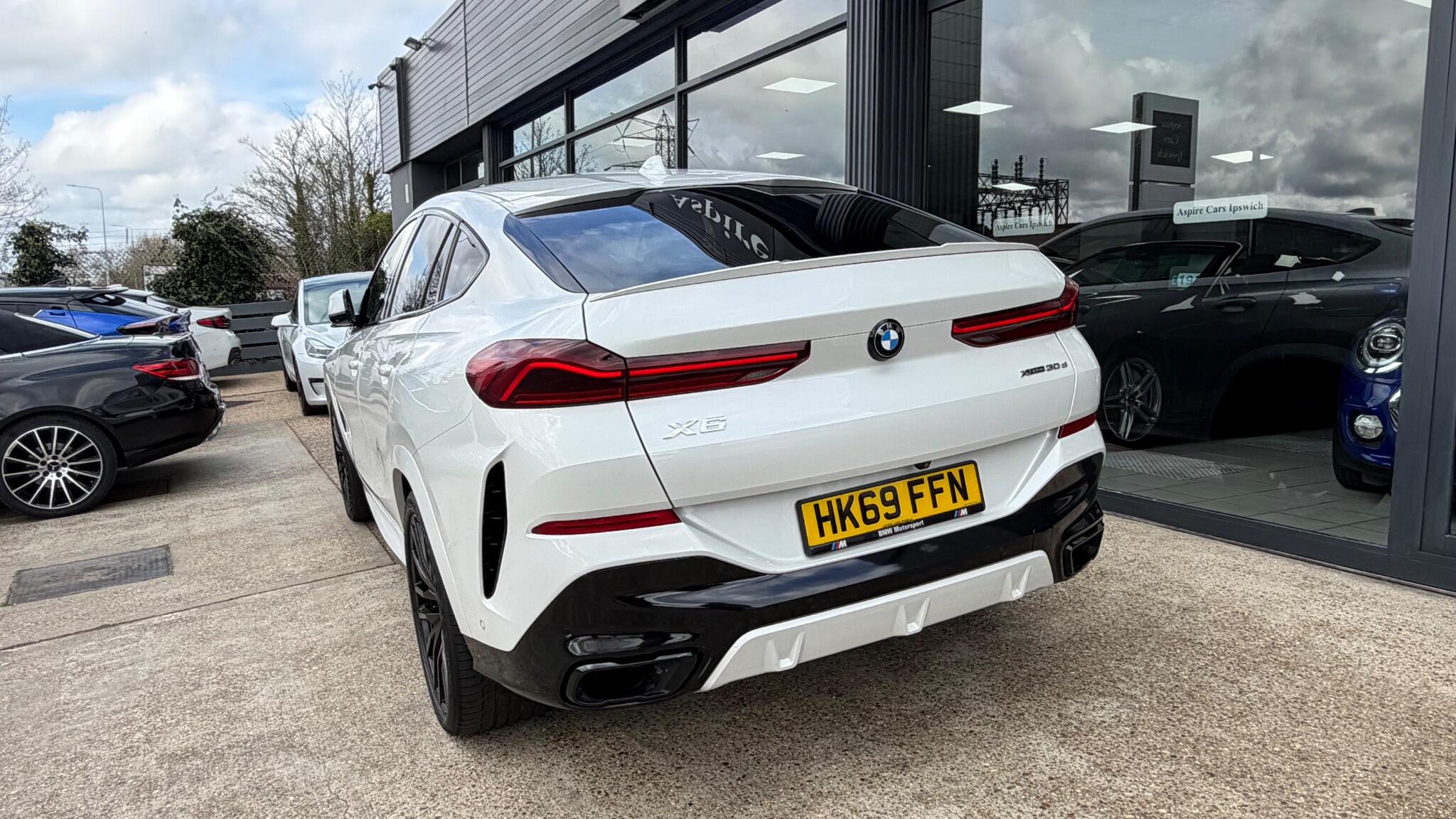 BMW X6 view 9