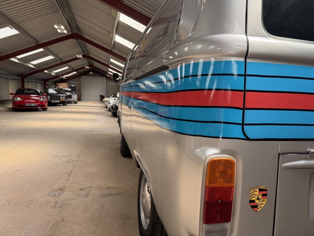 Volkswagen Transporter view 19