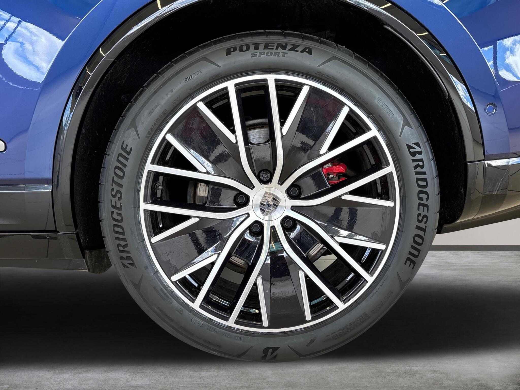 Porsche Macan view 9