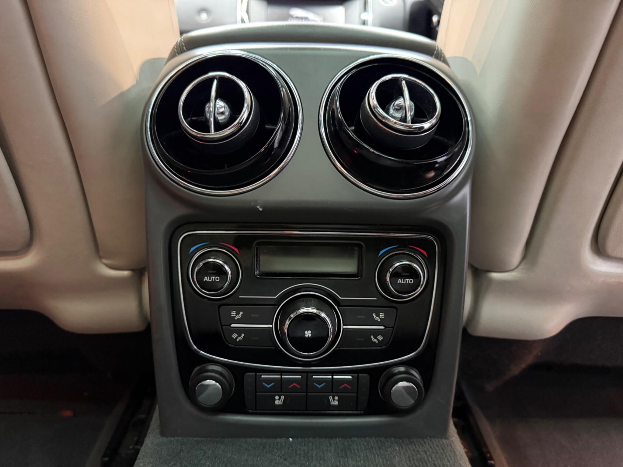 Jaguar XJ view 24
