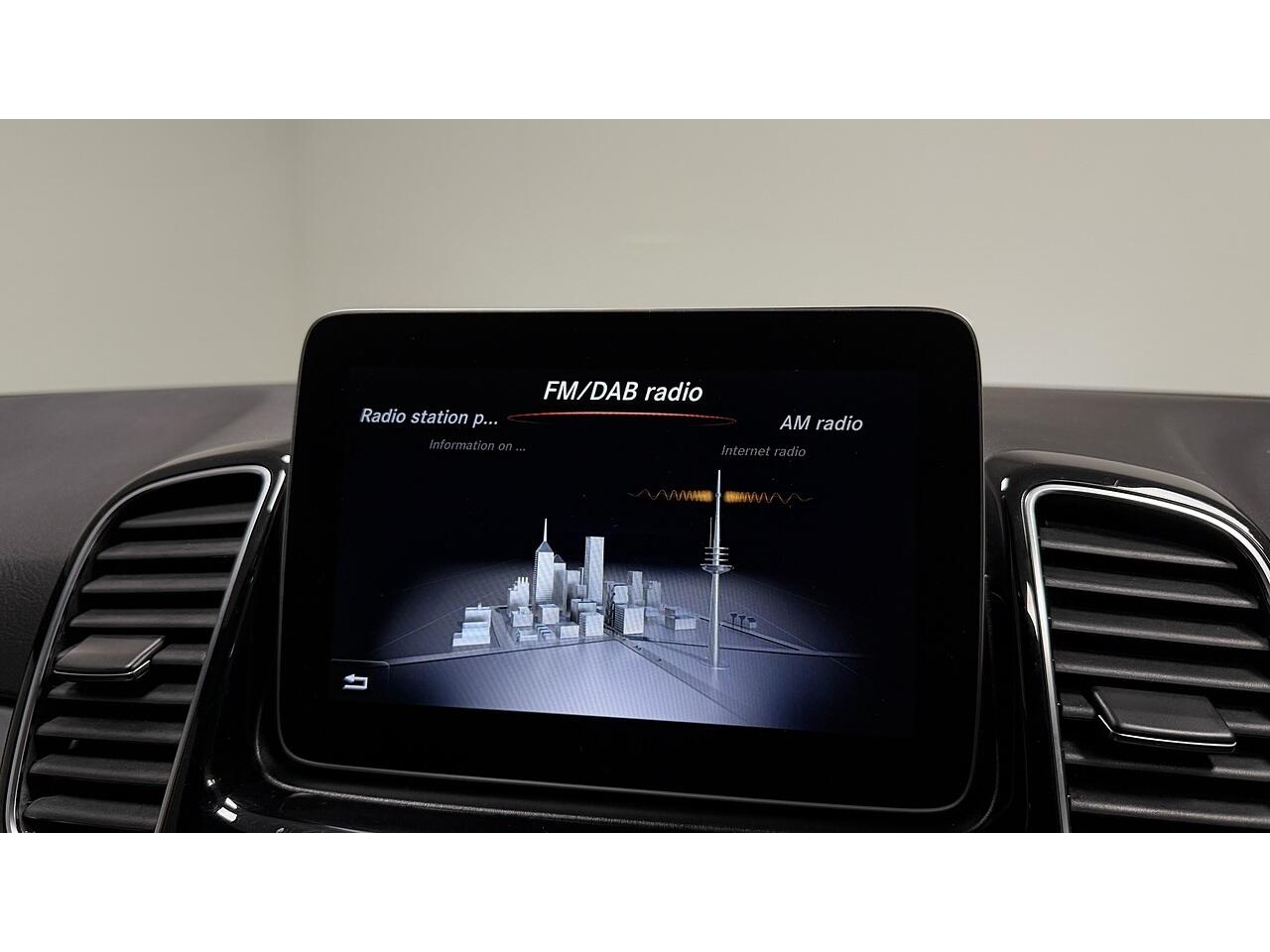 Mercedes-Benz Gle view 25