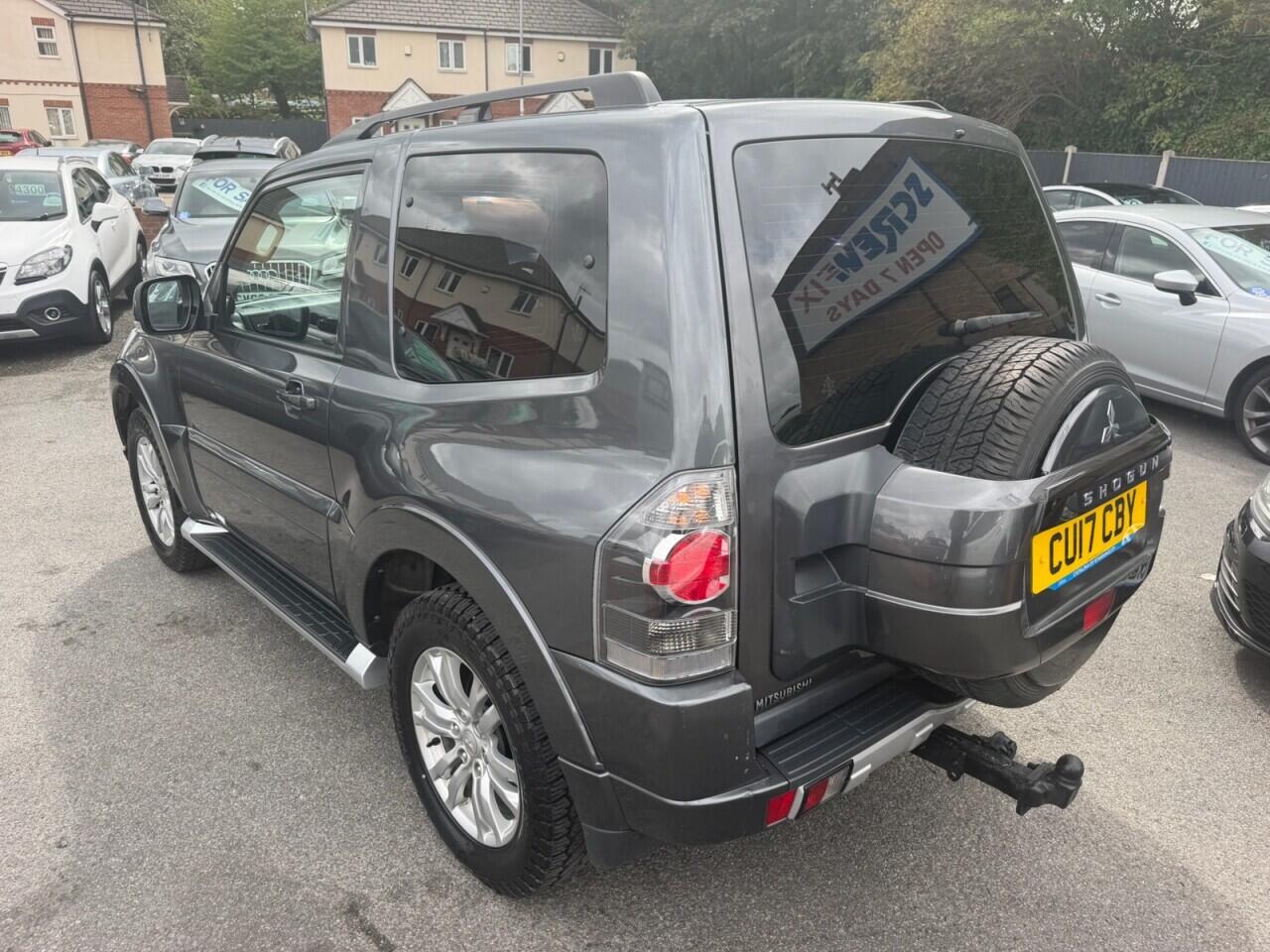 Mitsubishi Shogun view 5