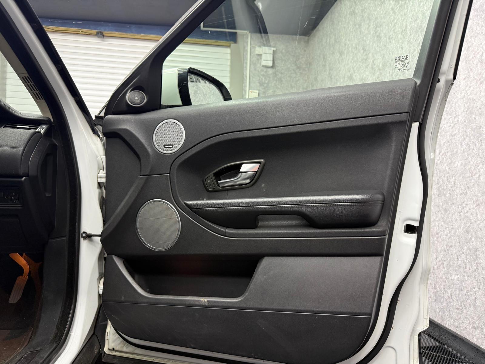 Land Rover Range Rover Evoque view 21