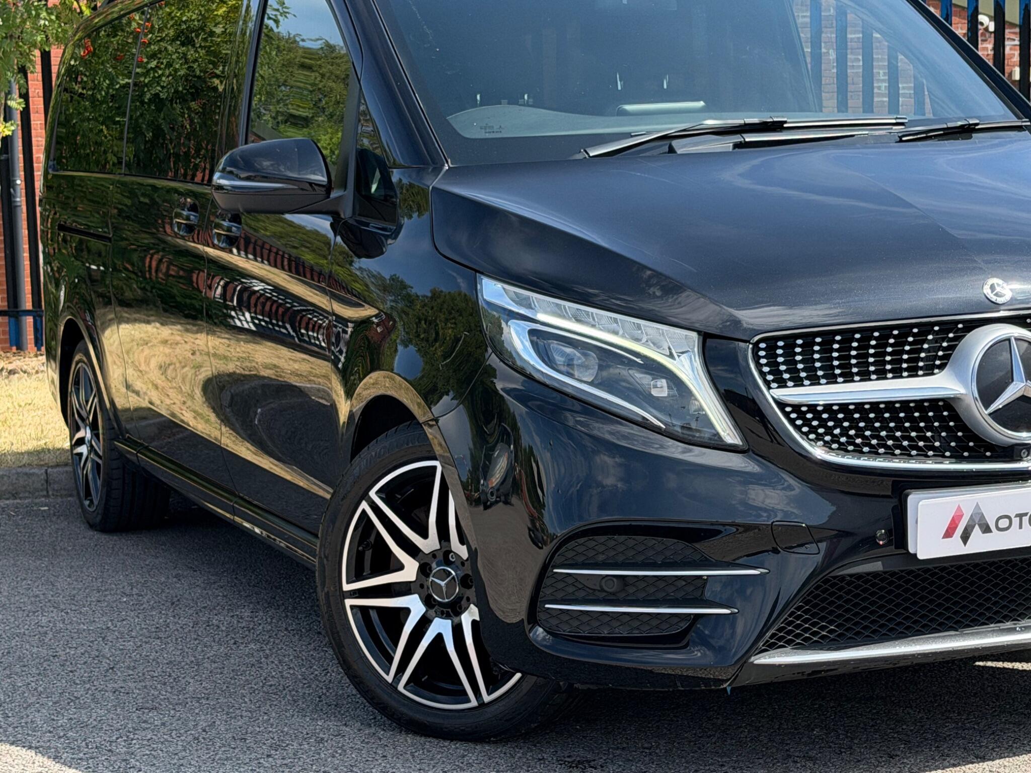 Mercedes-Benz V-Class view 5