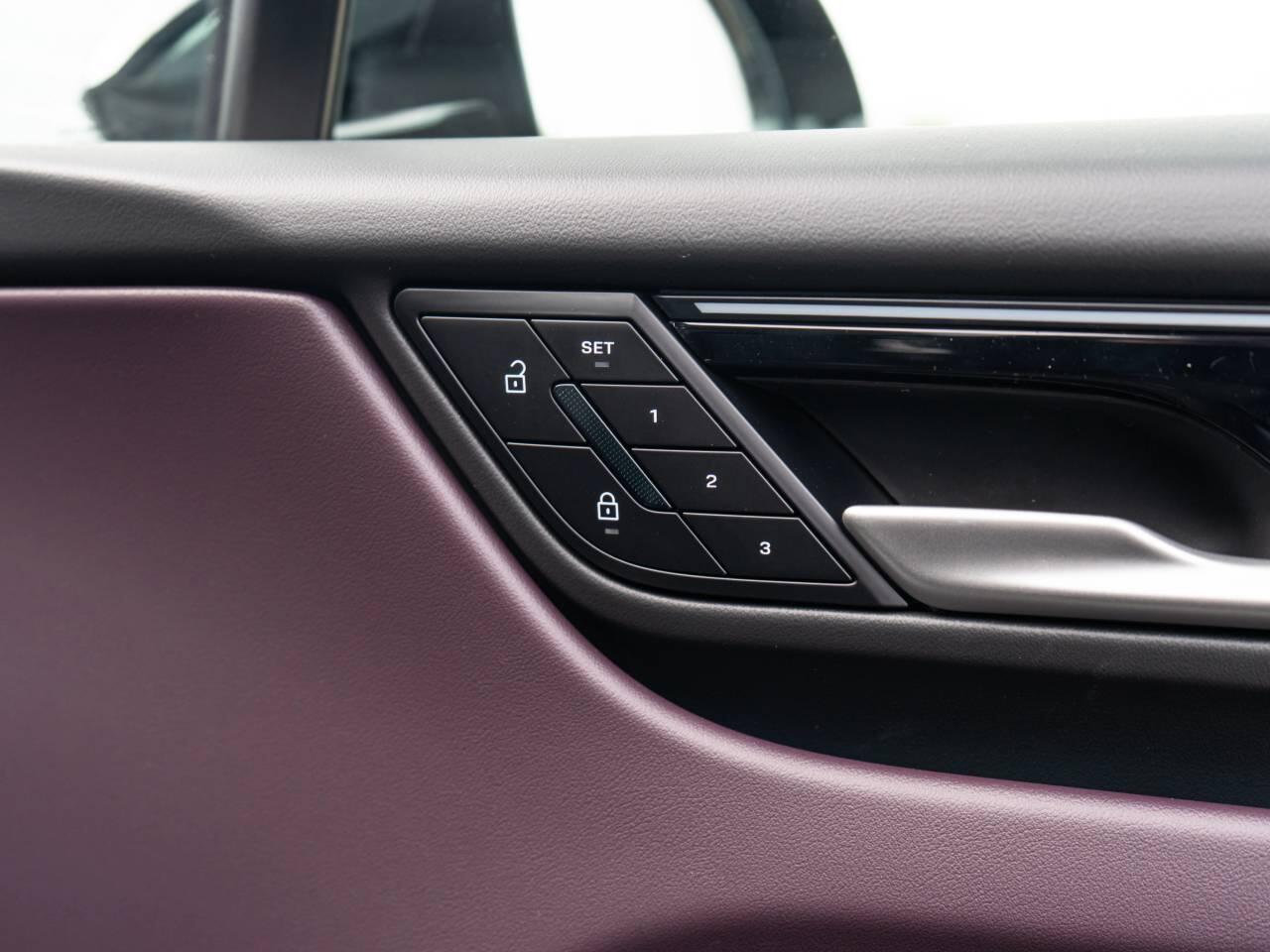 Porsche Macan view 23