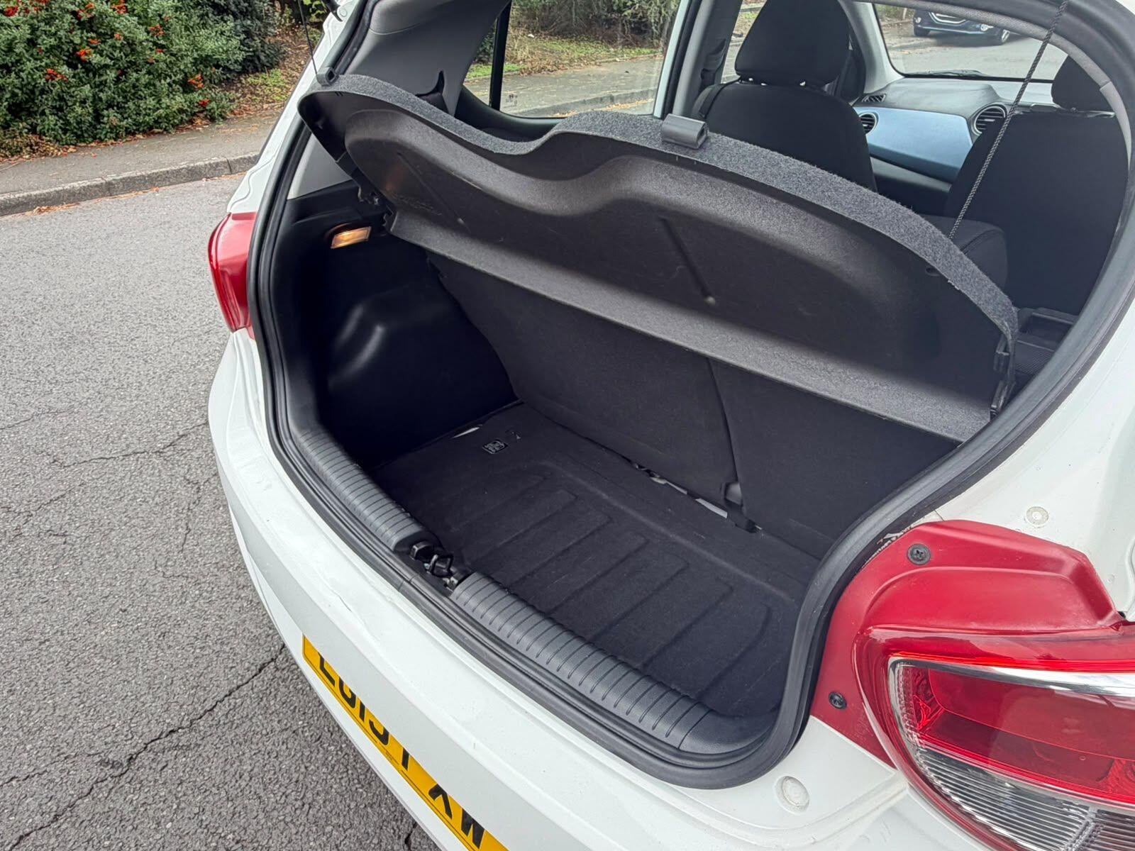 Hyundai i10 view 34