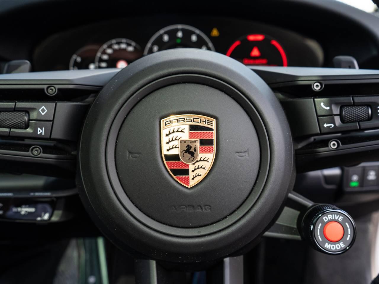 Porsche 911 view 18