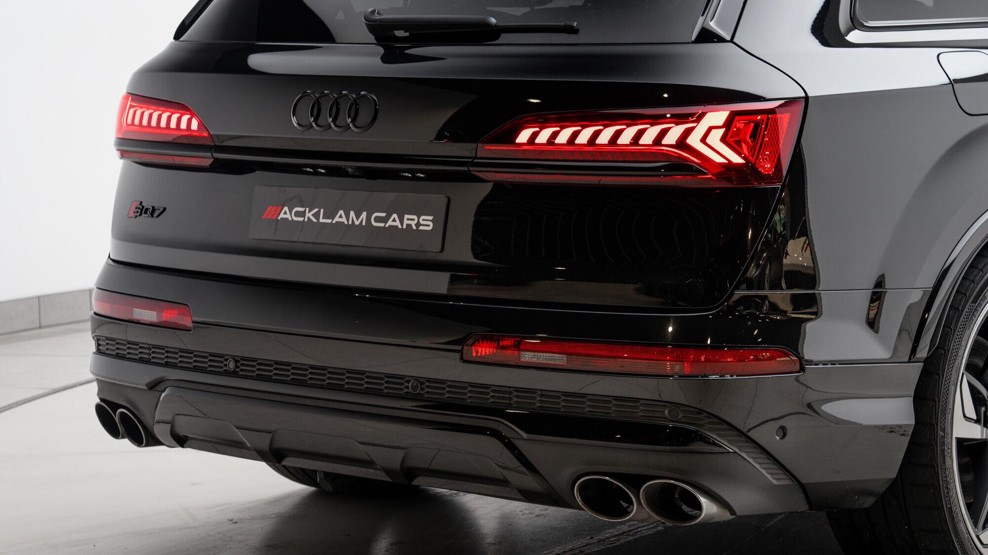 Audi SQ7 view 14