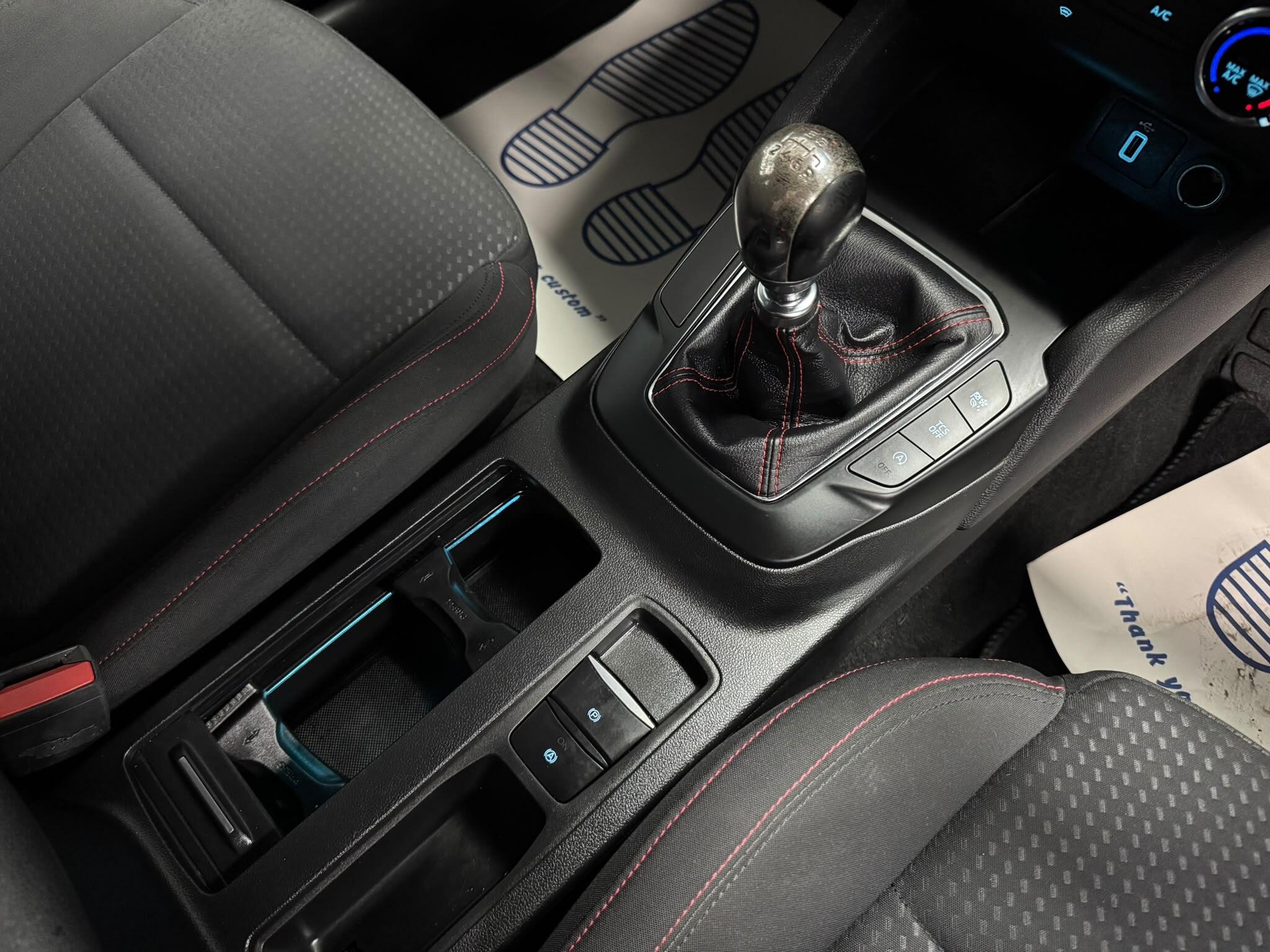 Ford Focus view 25