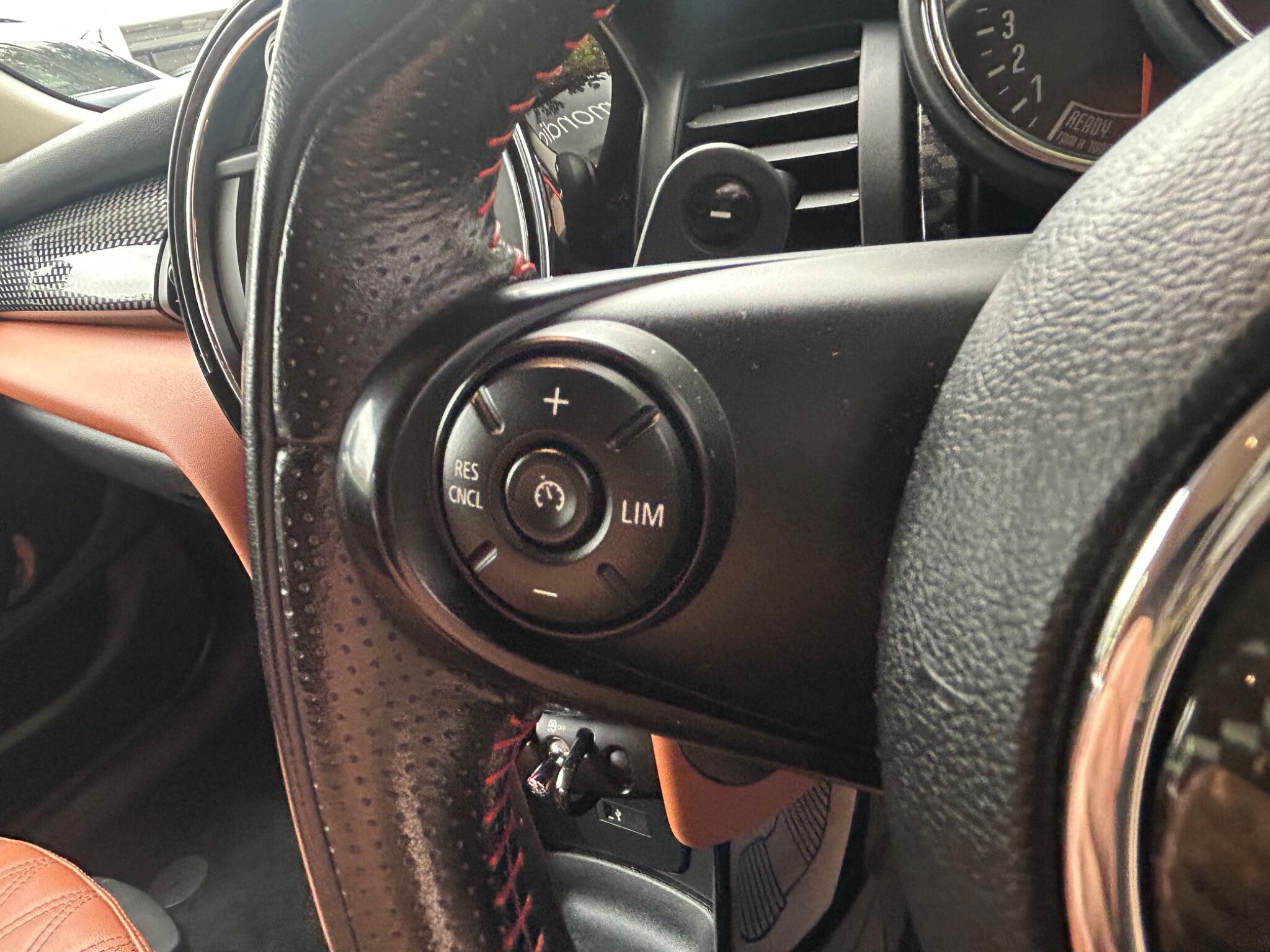 Mini Hatch view 25