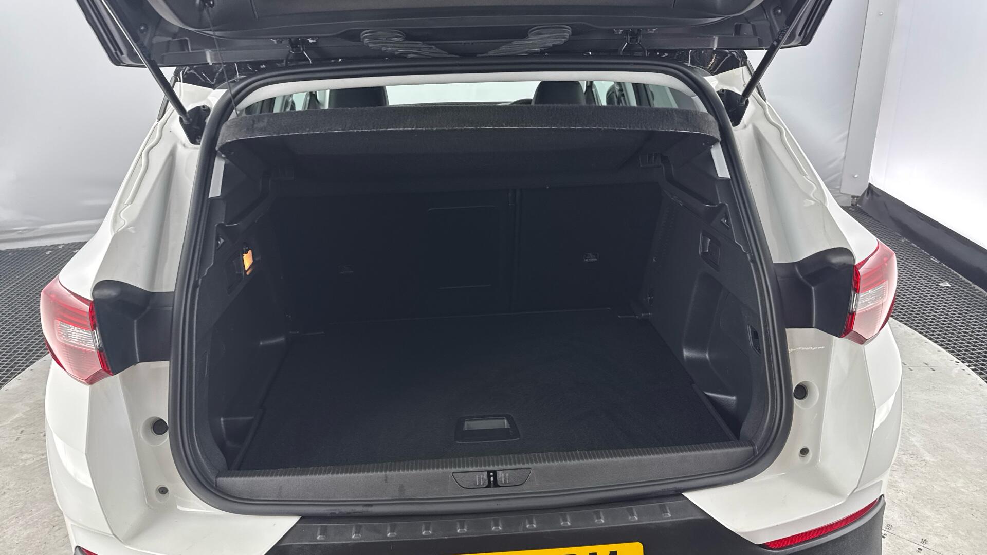 Vauxhall Grandland X view 15