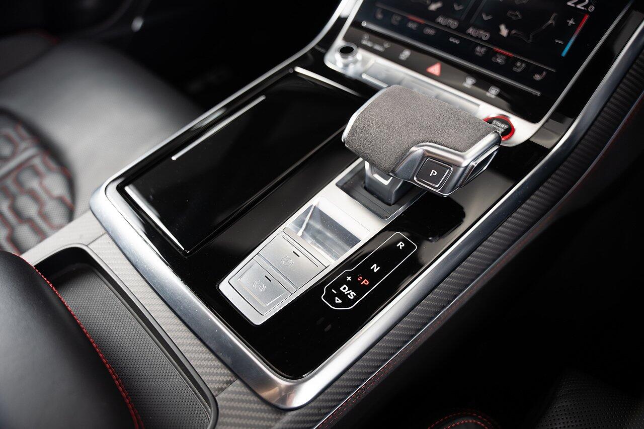Audi RS Q8 view 35