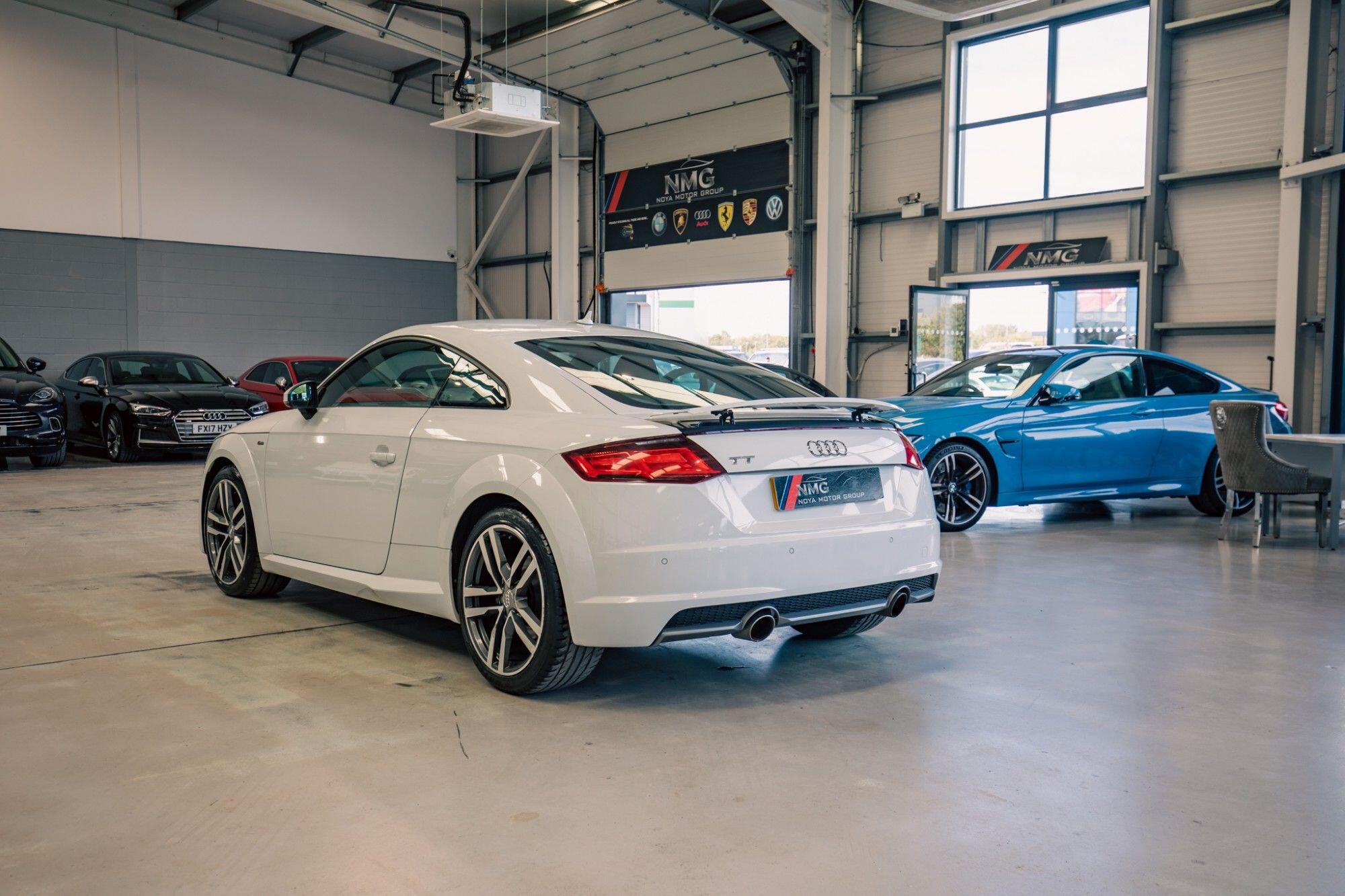 Audi TT view 26