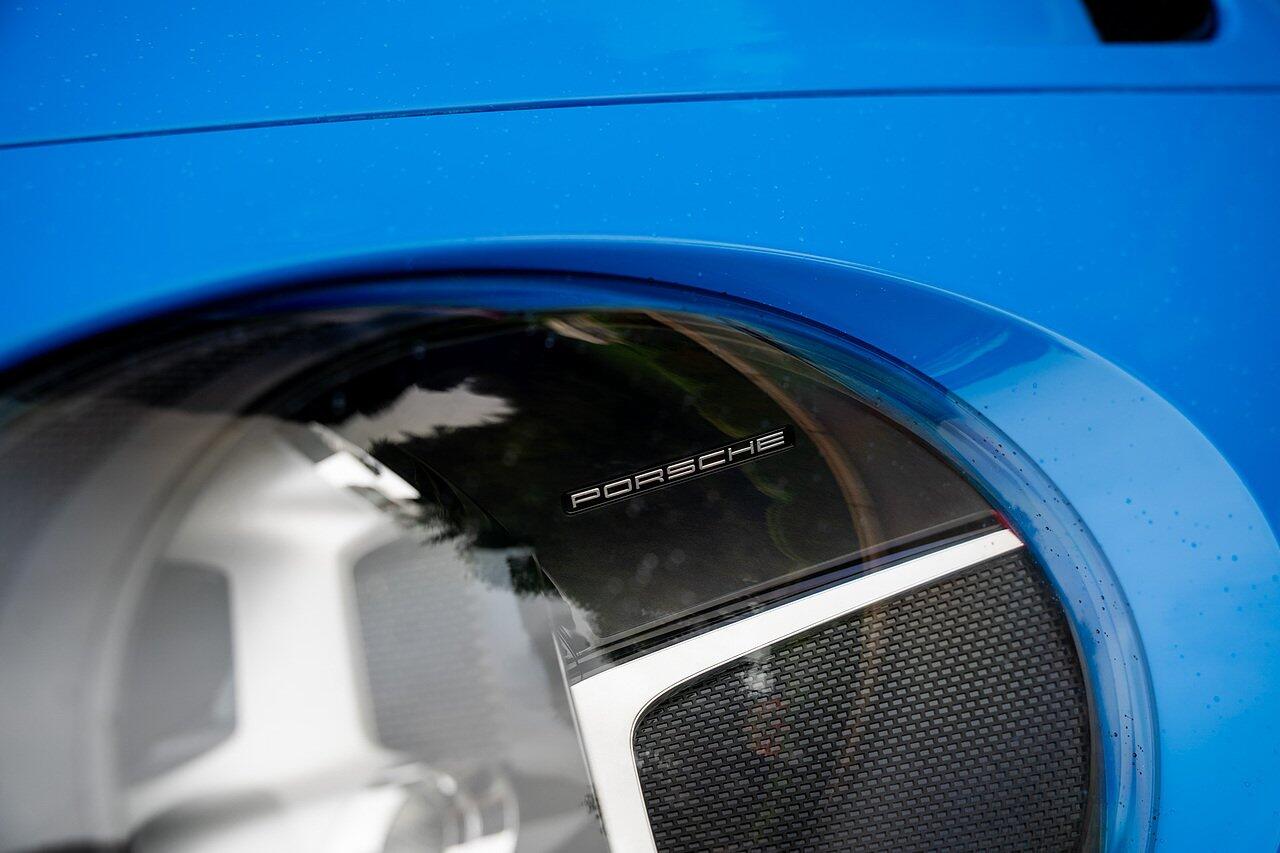 Porsche 911 view 28