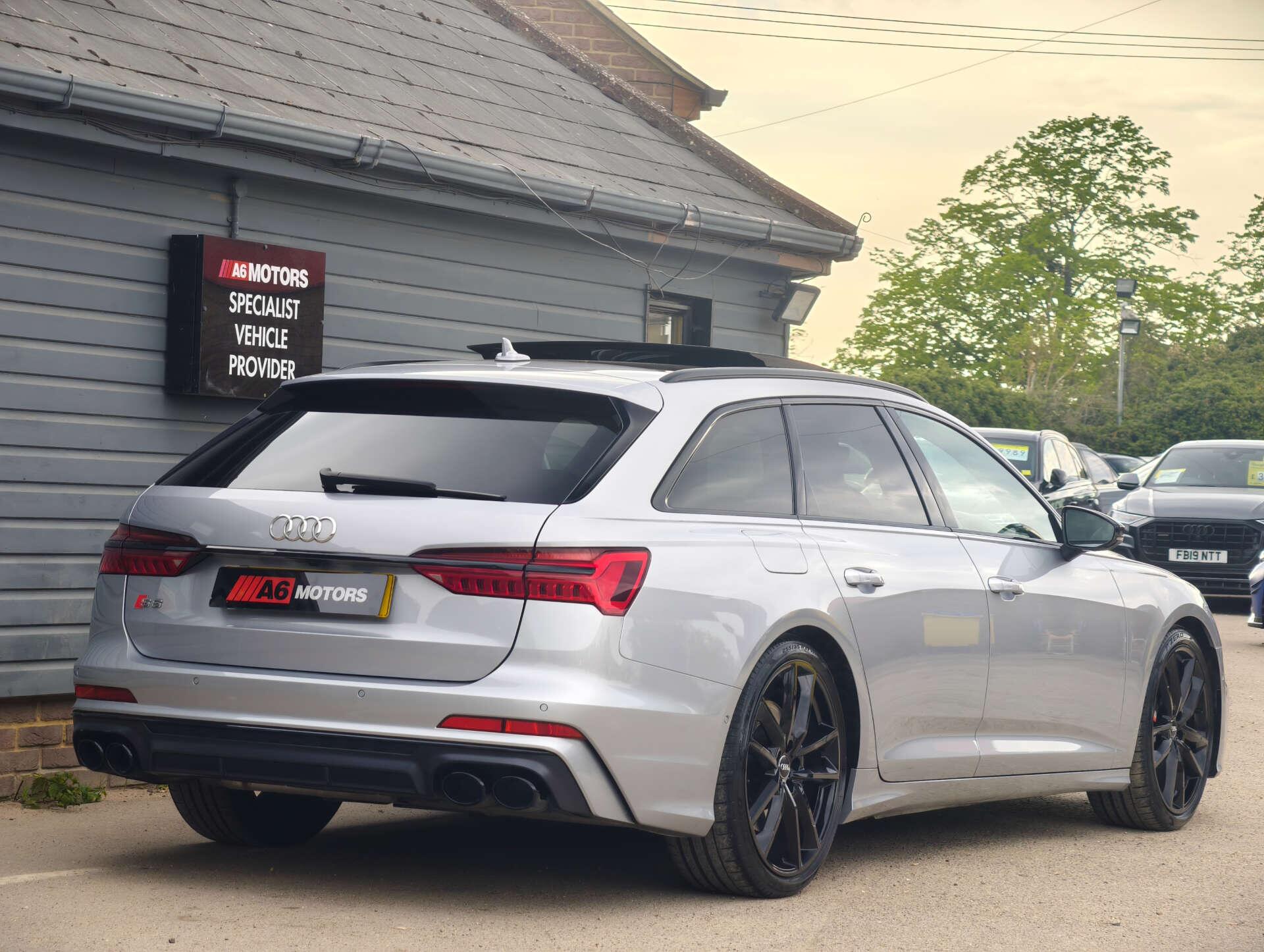 Audi S6 Avant view 19
