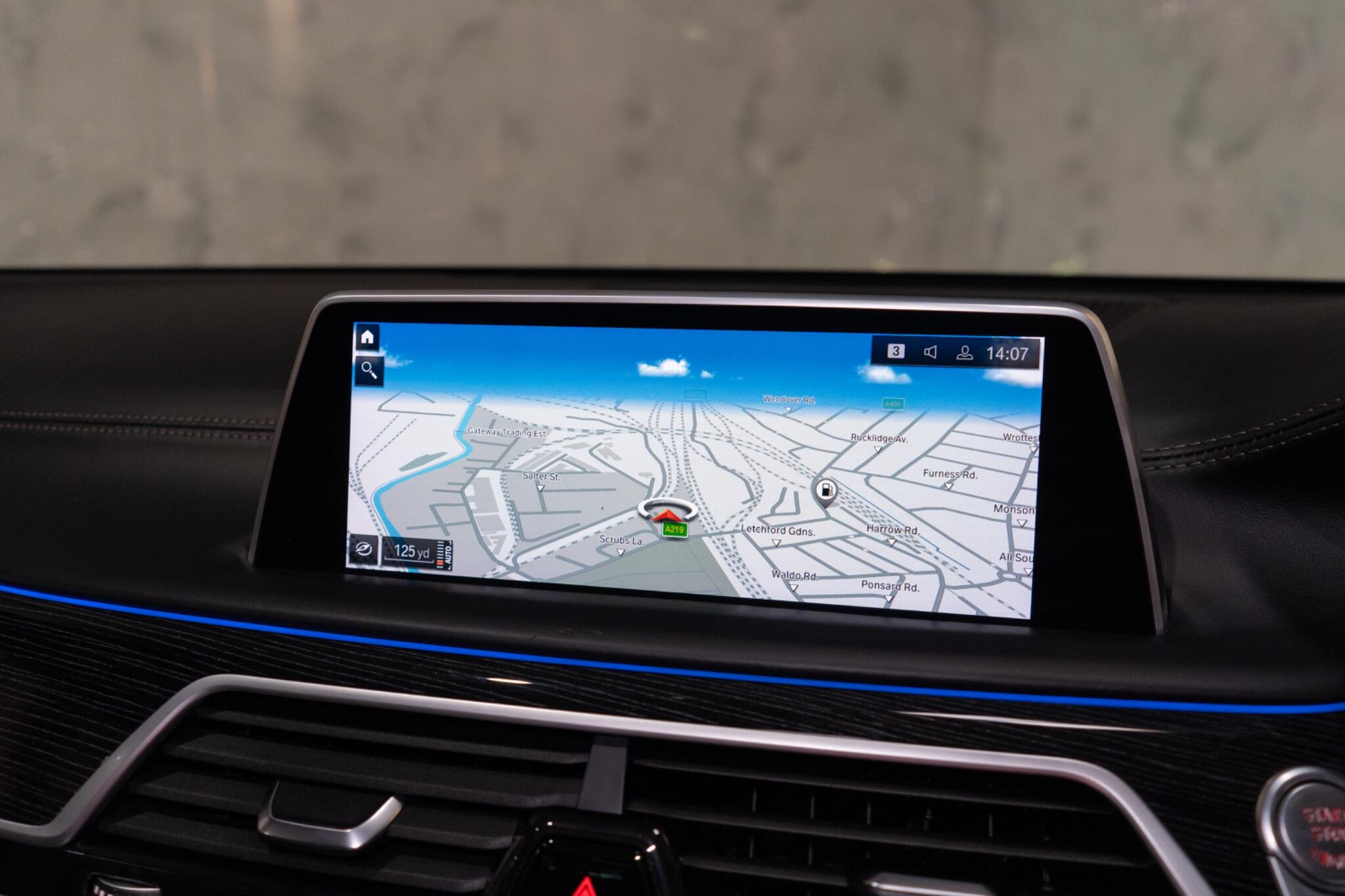 BMW 7 Series view 21