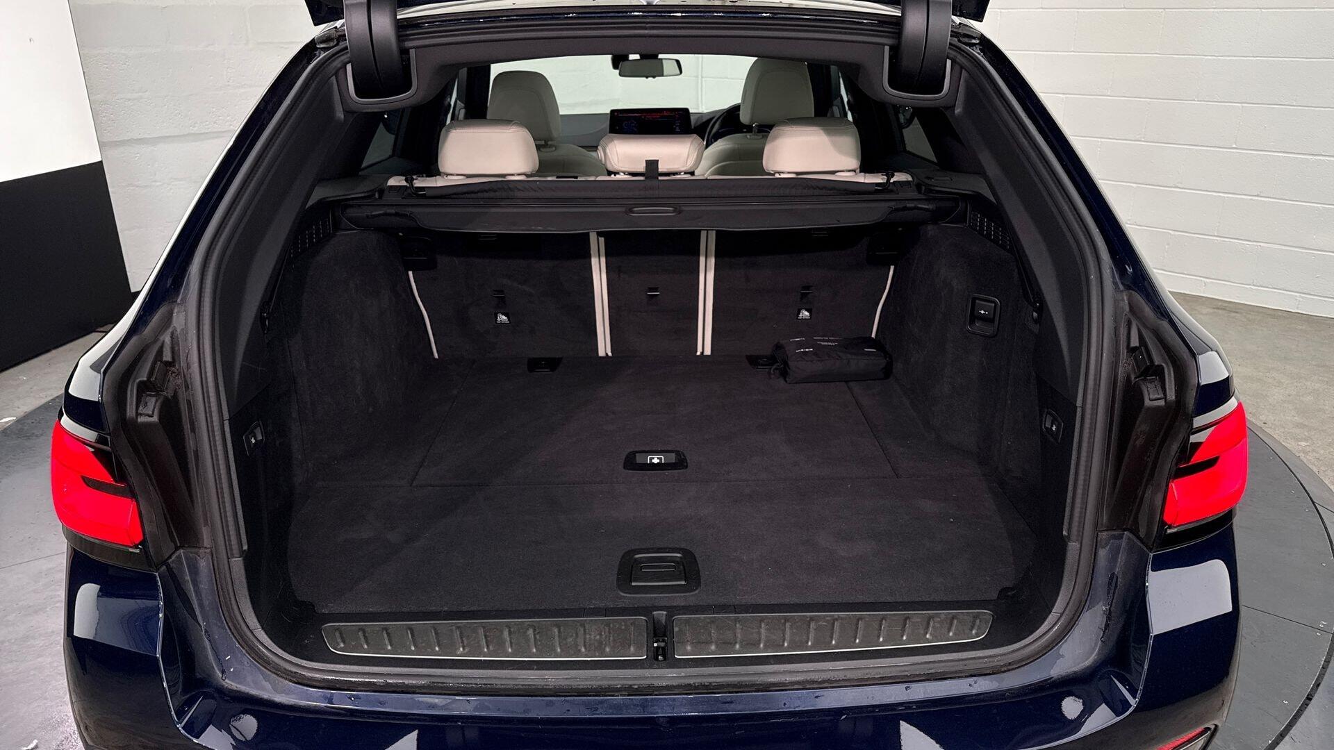 BMW 5 Series view 13