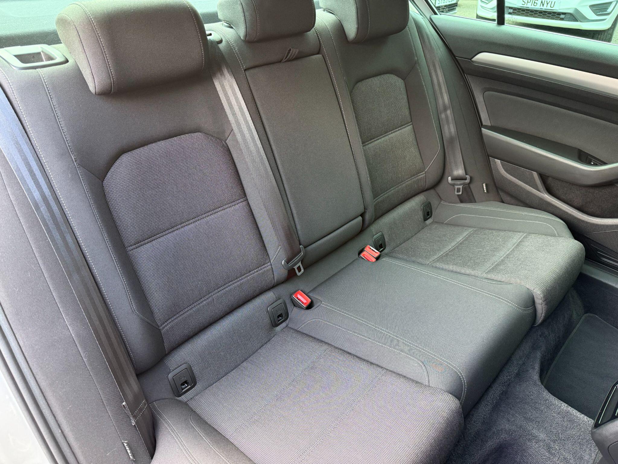 Volkswagen Passat view 17