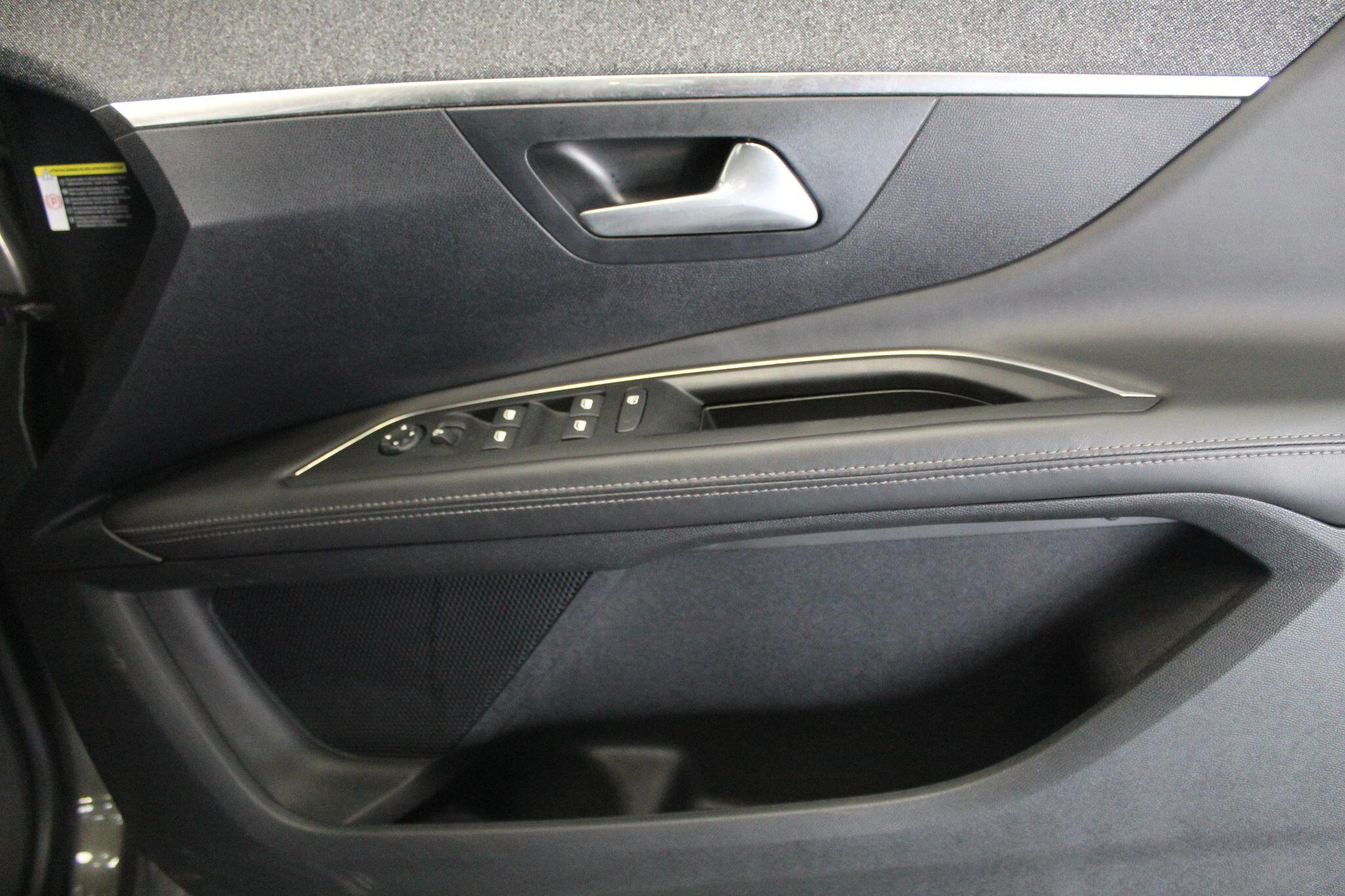 Peugeot 3008 view 45