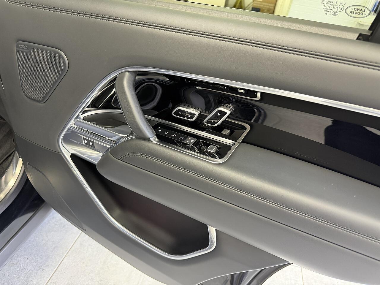 Land Rover Range Rover view 23