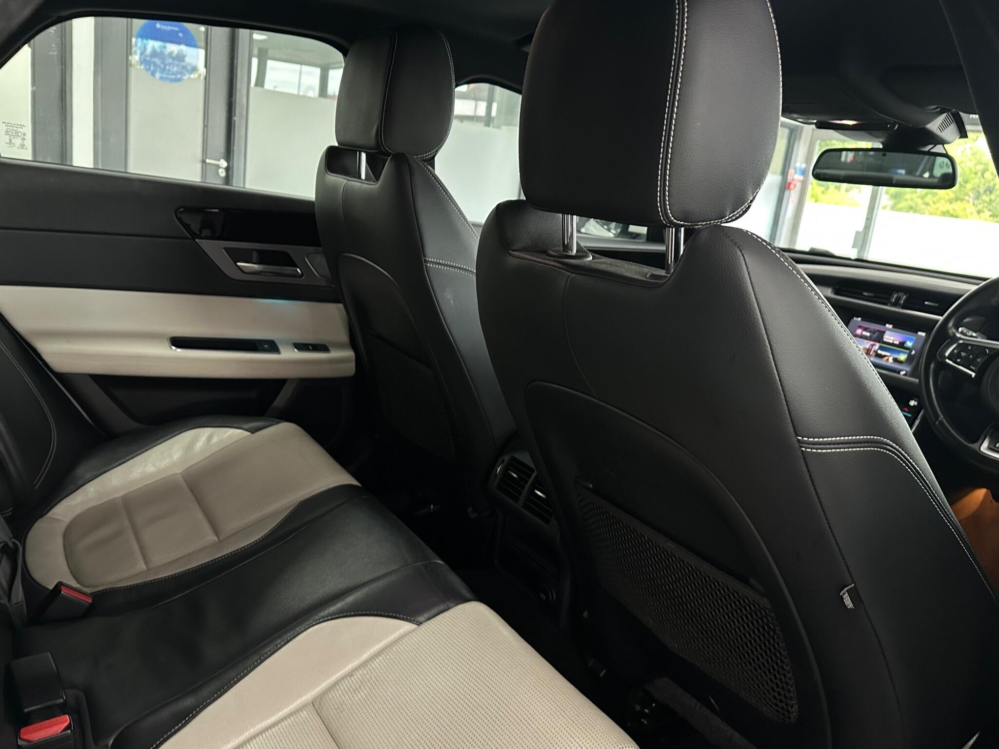 Jaguar XF view 22