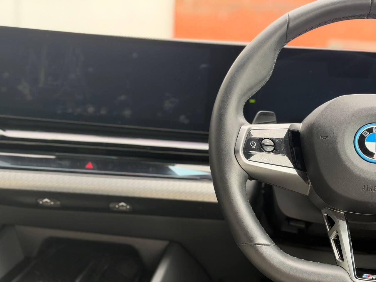 BMW i5 view 31