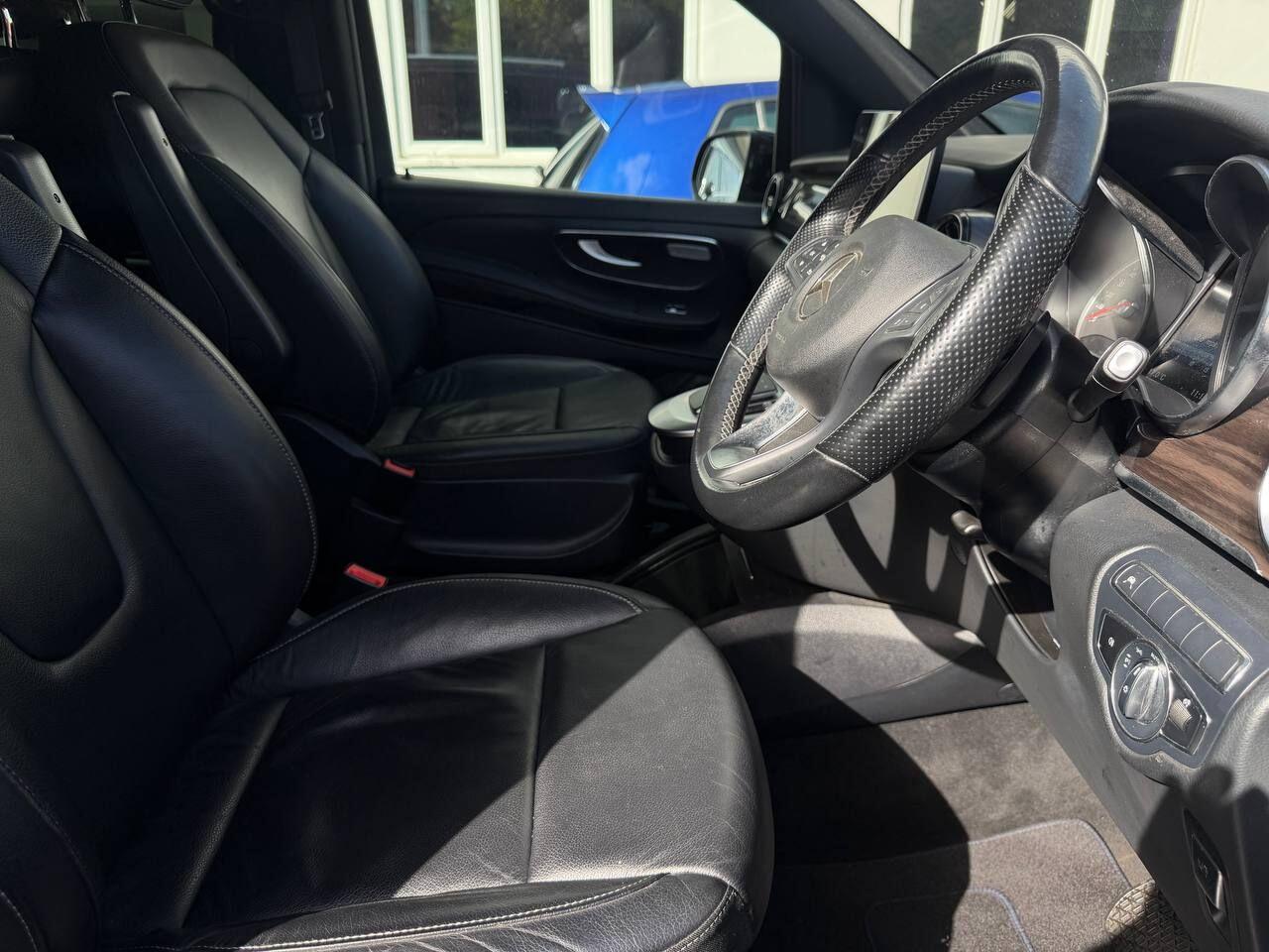 Mercedes-Benz EQV view 11