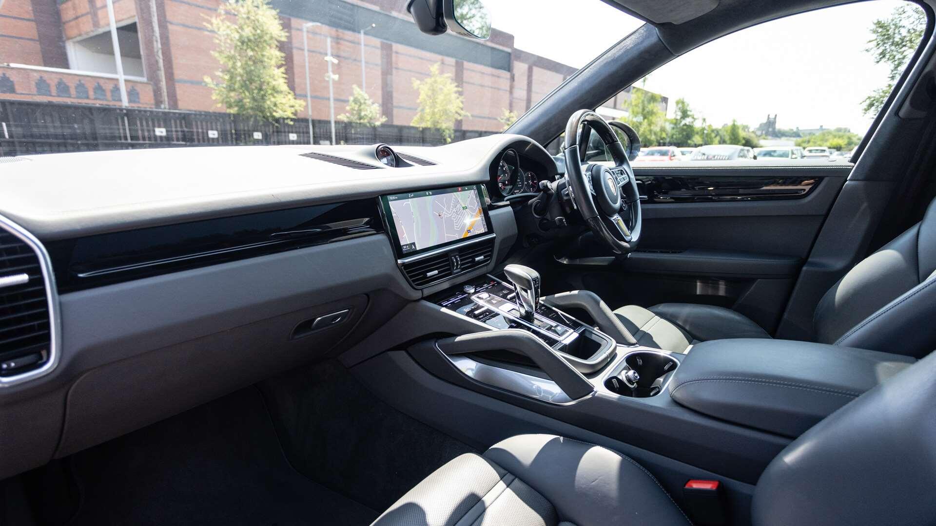 Porsche Cayenne view 13