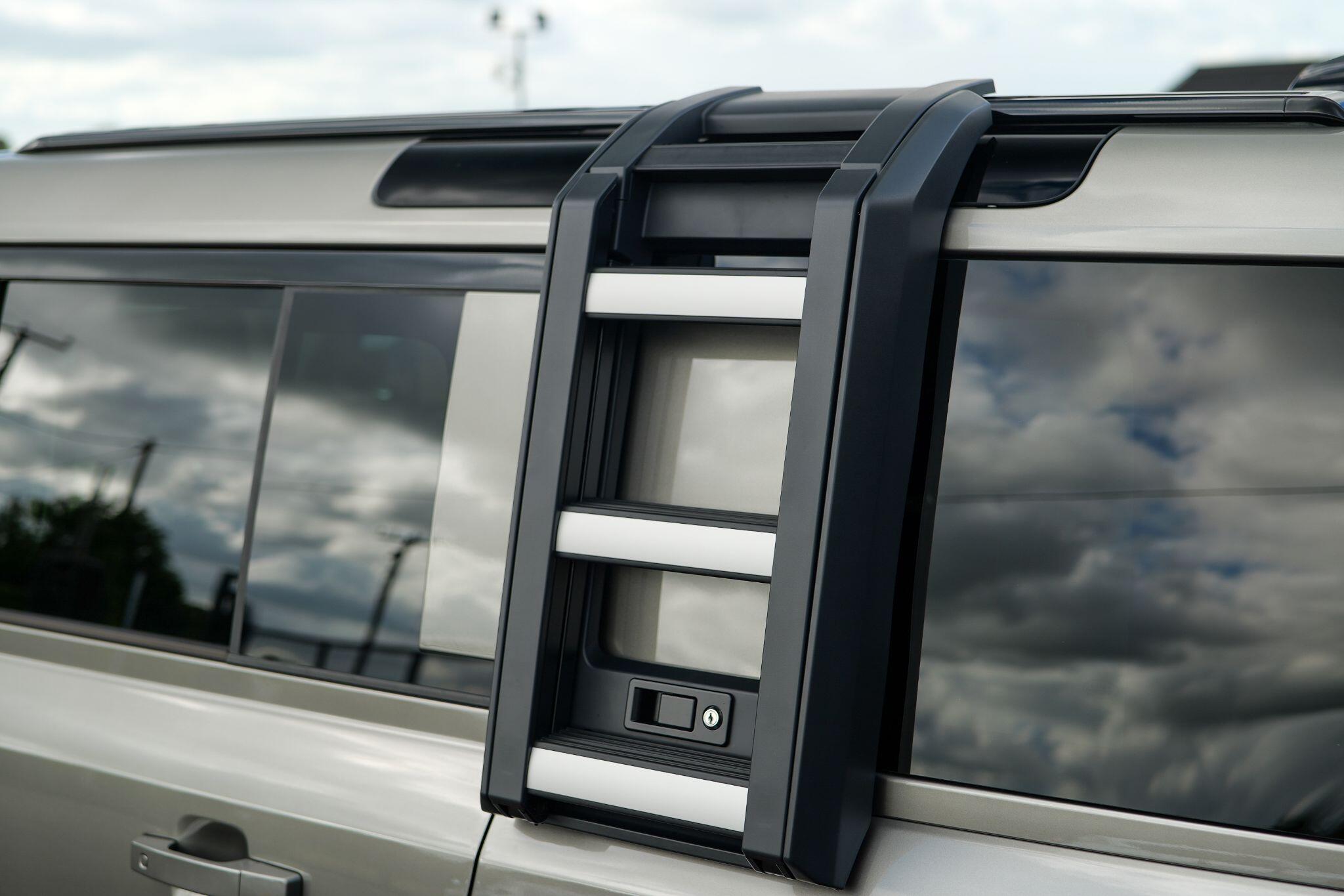 Land Rover Defender view 12