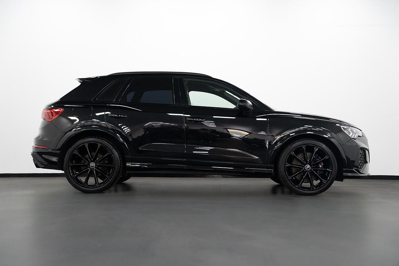 Audi RS Q3 view 24