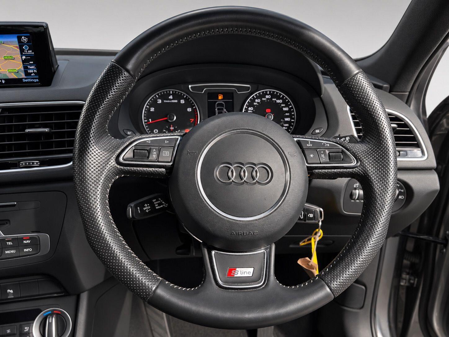 Audi Q3 view 26
