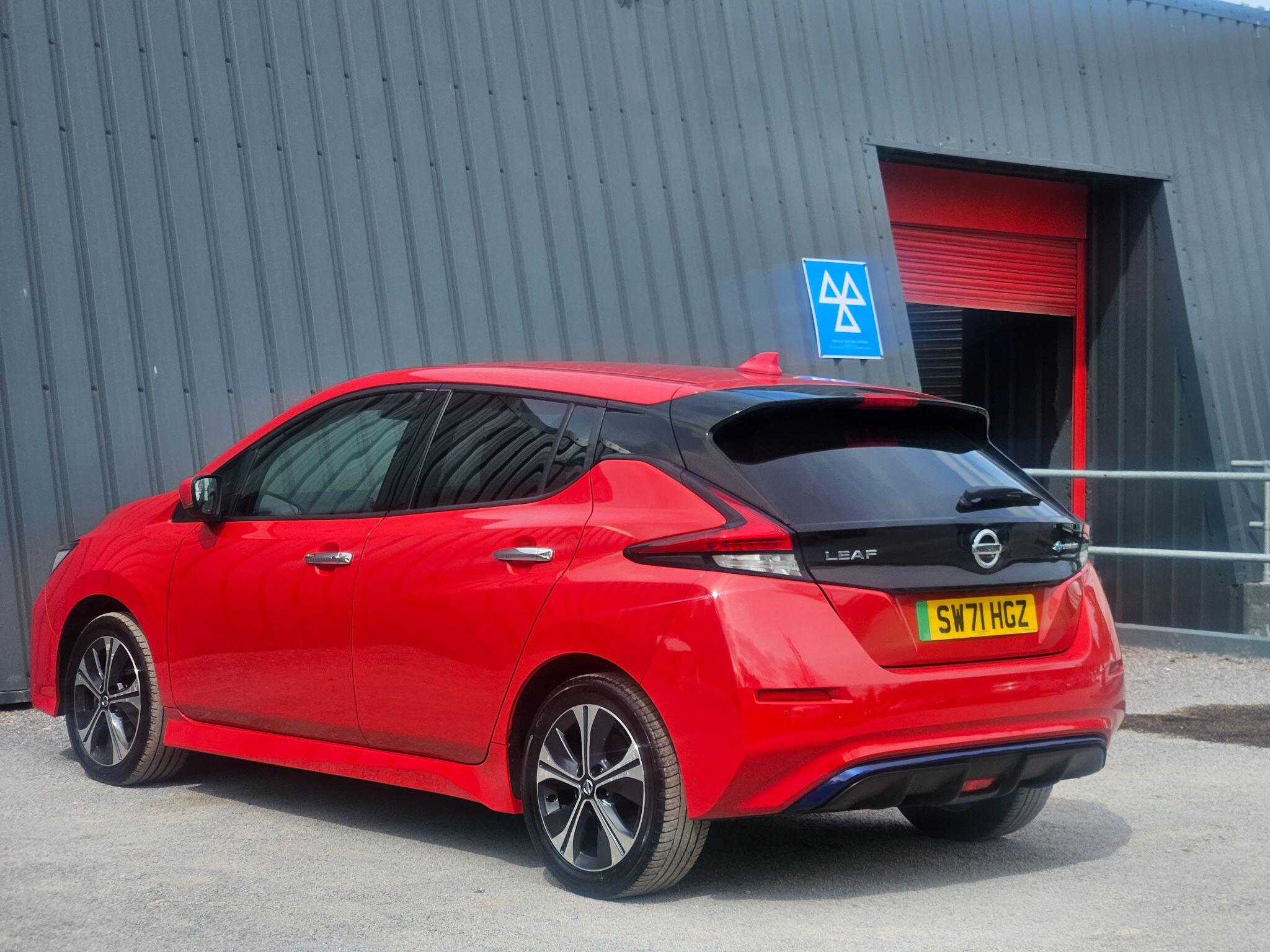 2022 Nissan Leaf image 13