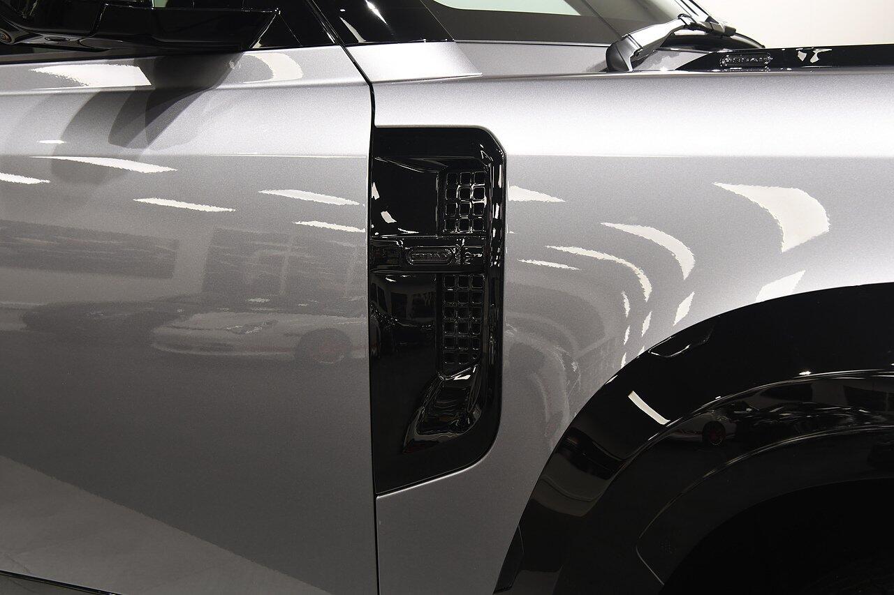 Land Rover Defender view 37