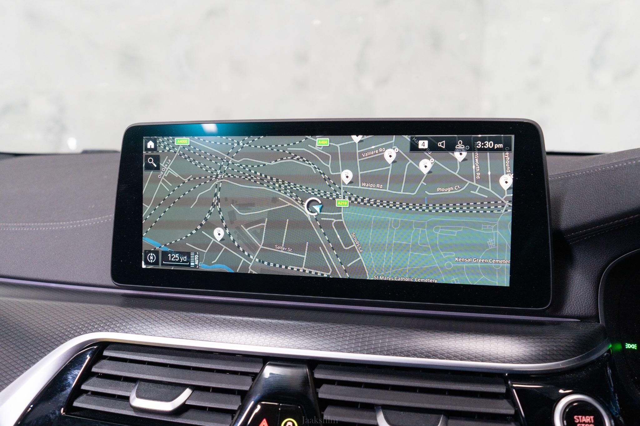 BMW 5 Series view 33