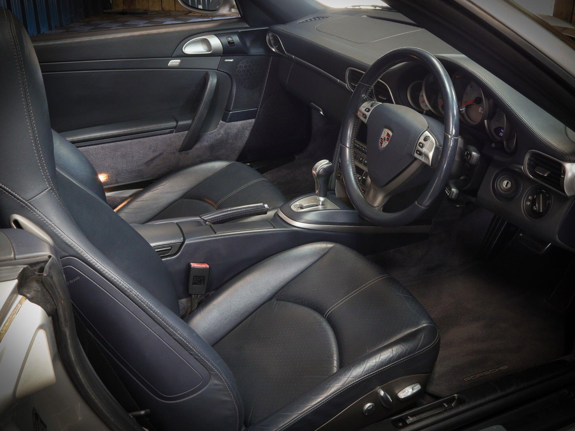 Porsche 911 view 12
