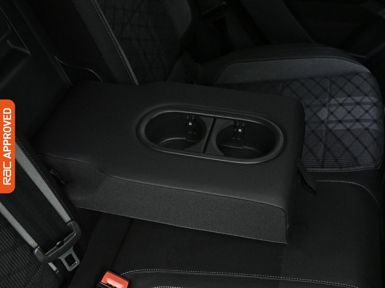 Volkswagen T-Roc view 26