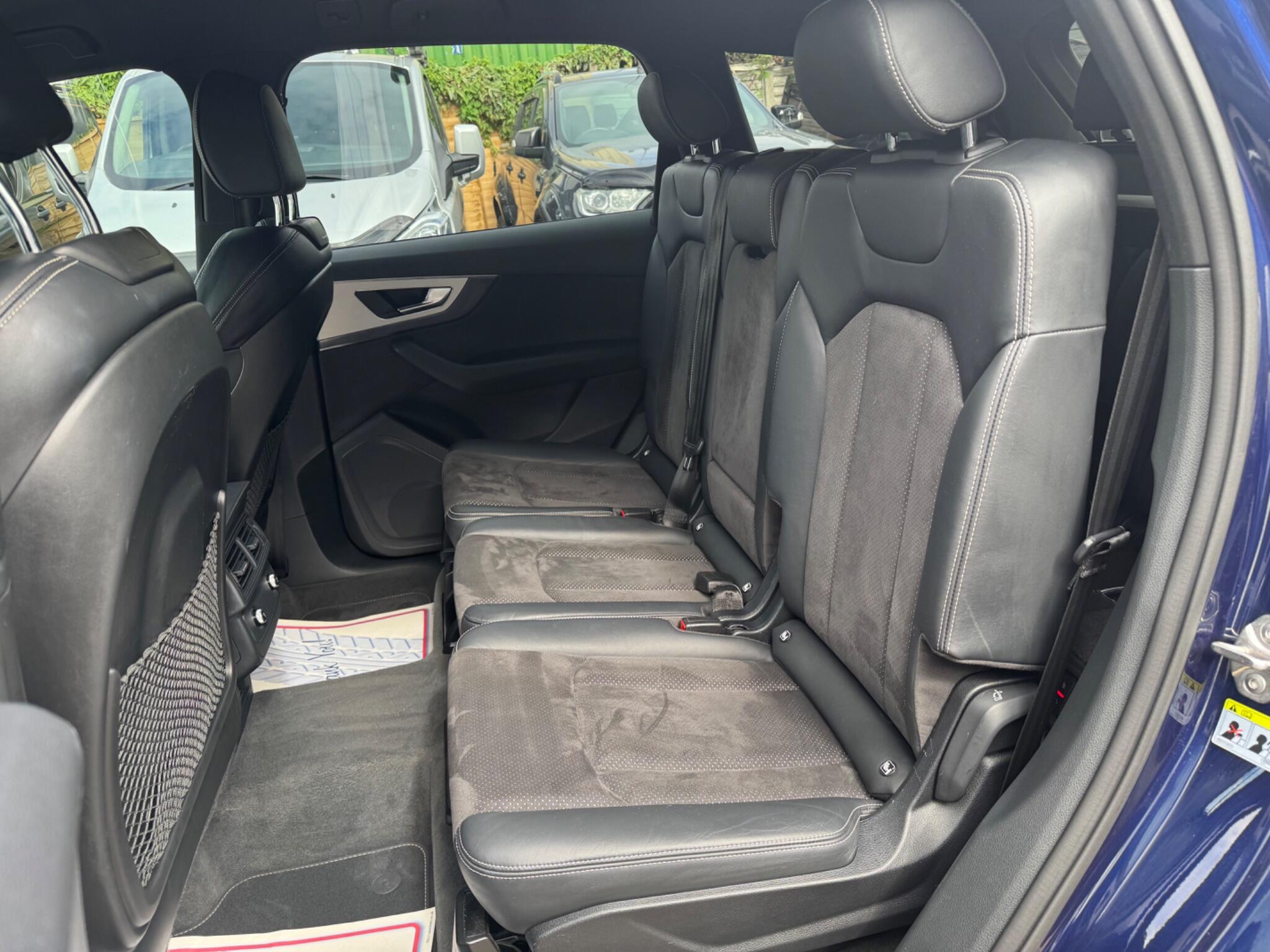Audi Q7 view 24