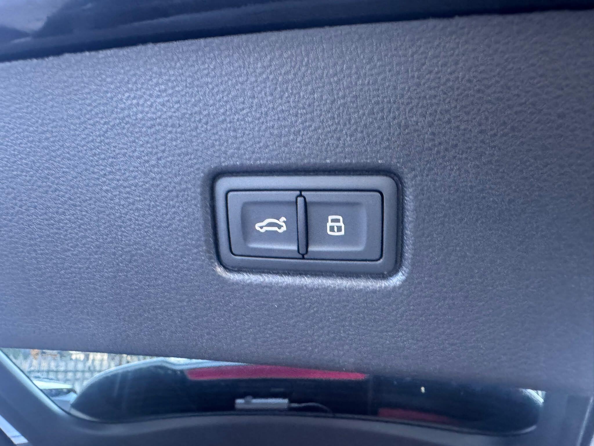 Audi SQ5 view 25