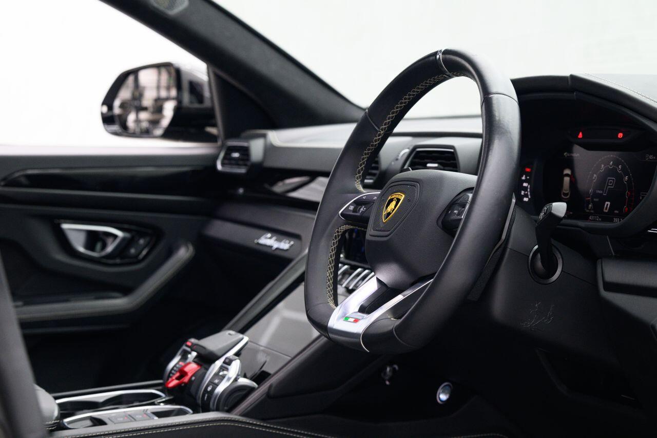 Lamborghini Urus view 25
