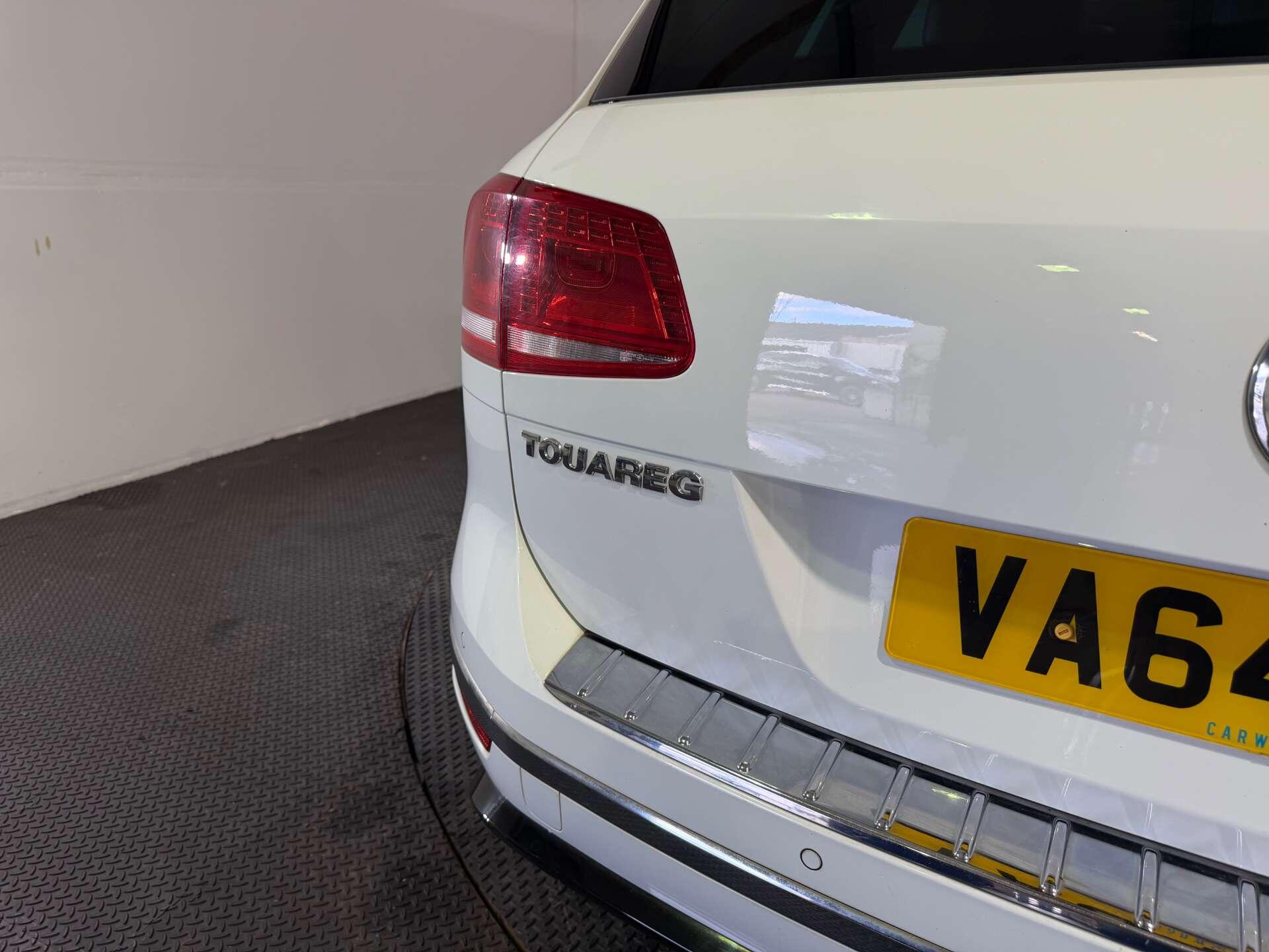 Volkswagen Touareg view 10