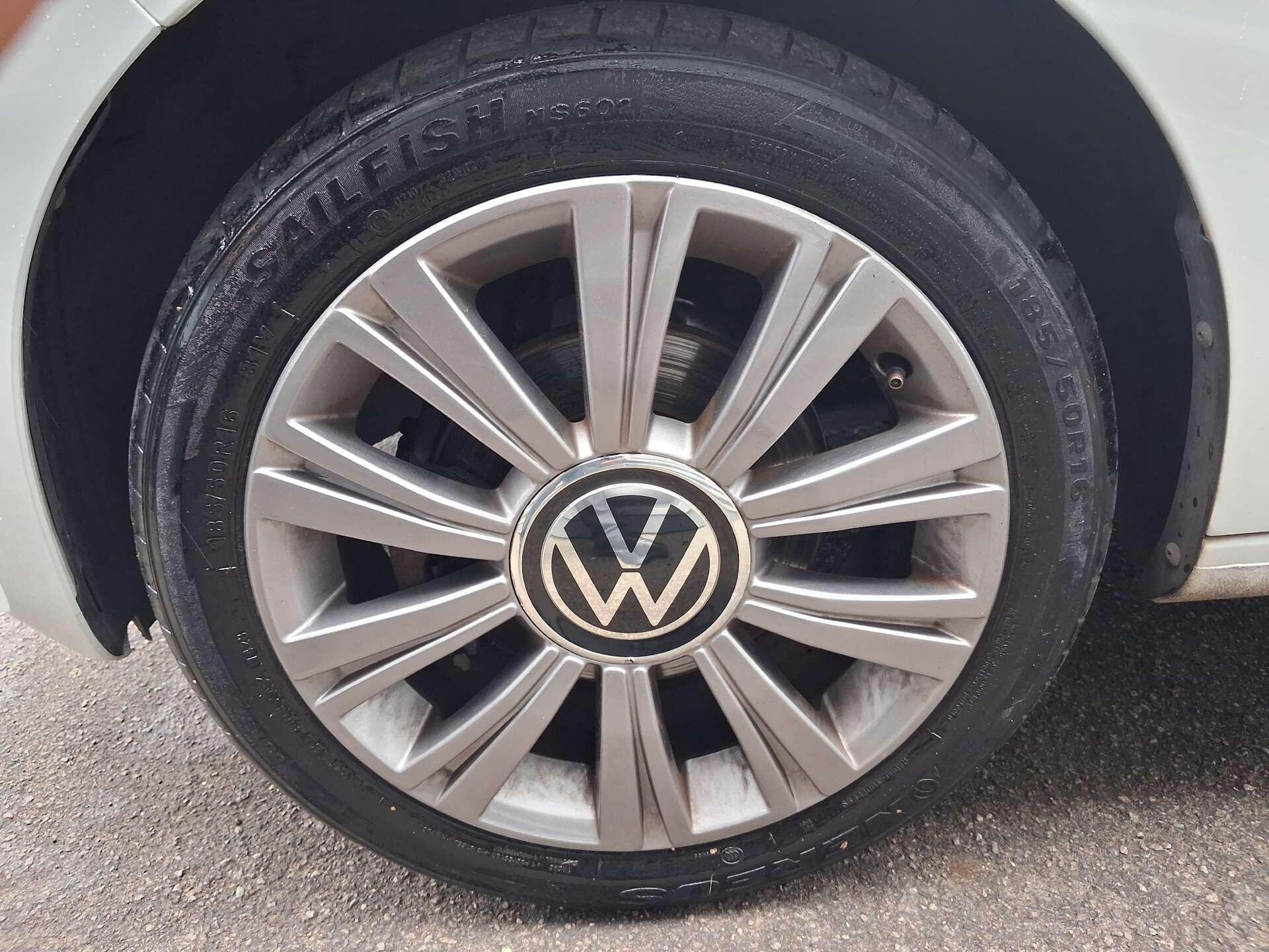 Volkswagen up! view 16