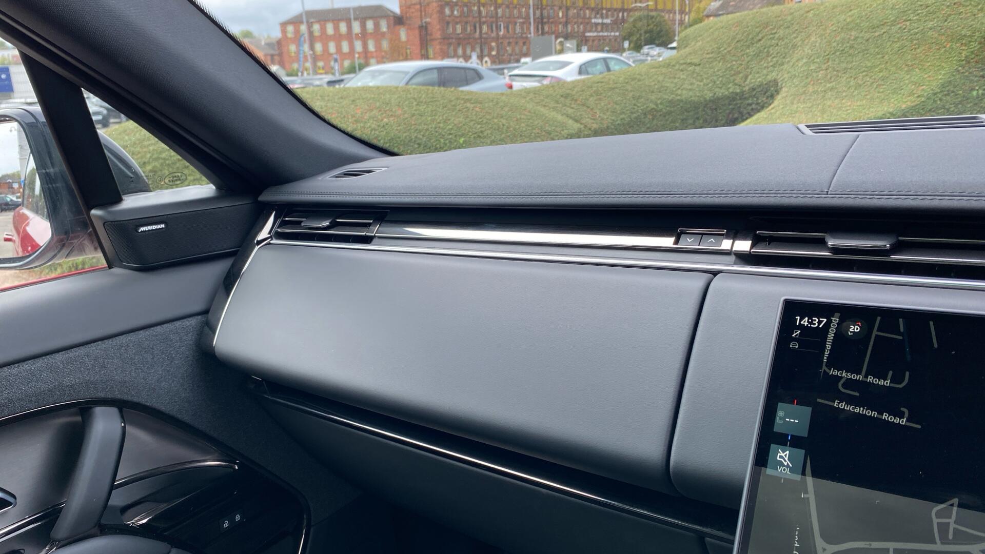 Land Rover Range Rover Sport view 30