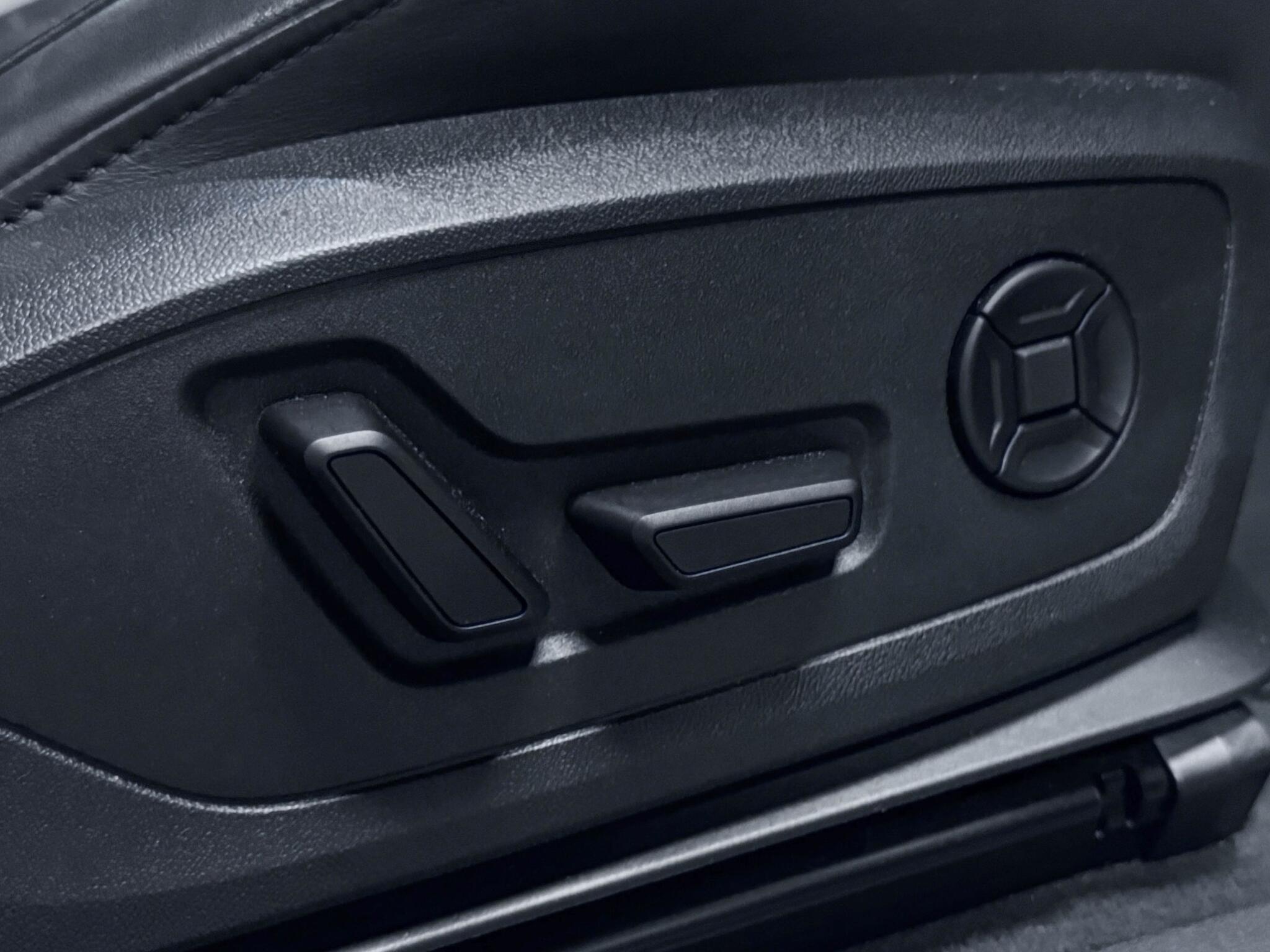 Audi RS Q3 view 22