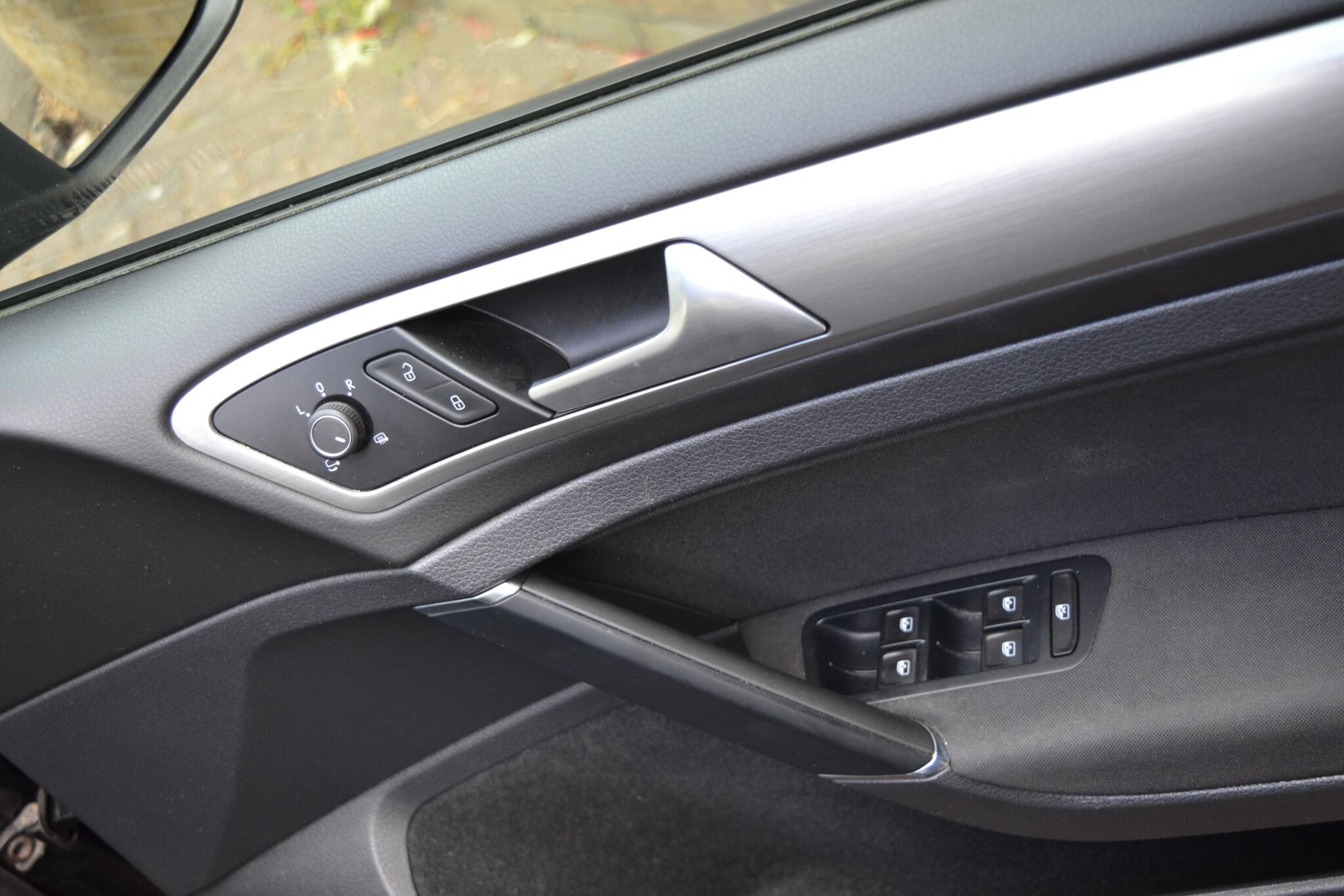 Volkswagen Golf view 6