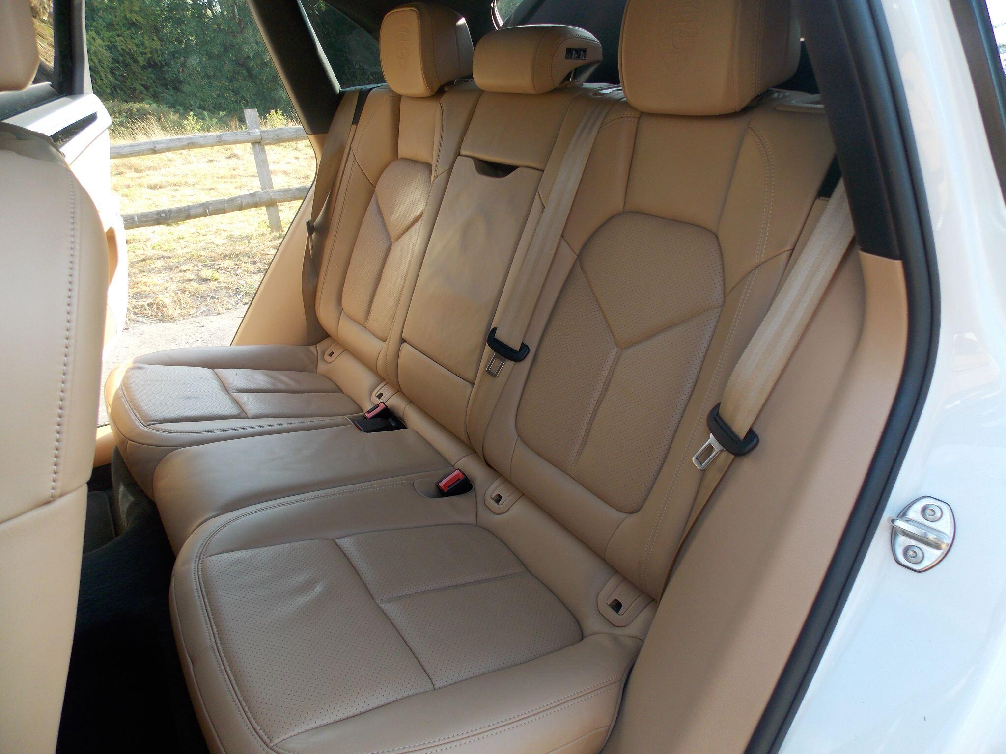 Porsche Macan view 38